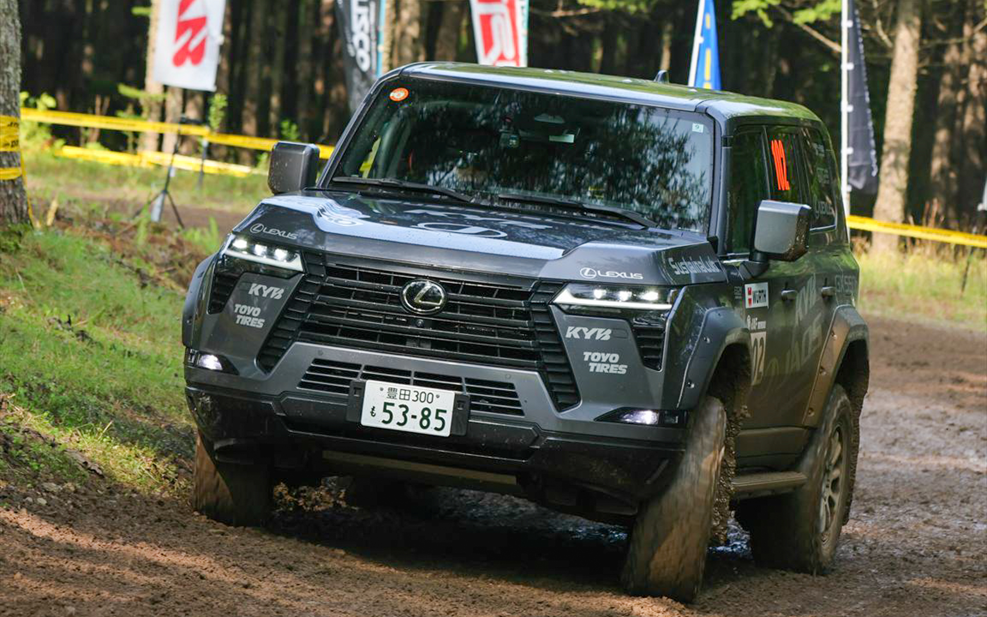 XC-1クラスで優勝した「TEAM JAOS with LEXUS（能戸知徳/田中一弘組）」、車両：レクサス「GX550h」