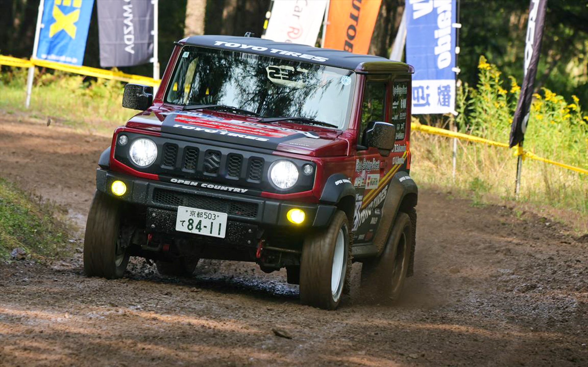 XC-3クラスで優勝した「High Bridge First  with TOYO TIRES（坂本誠/花田圭一組）」、車両：スズキ「ジムニーシエラ」
