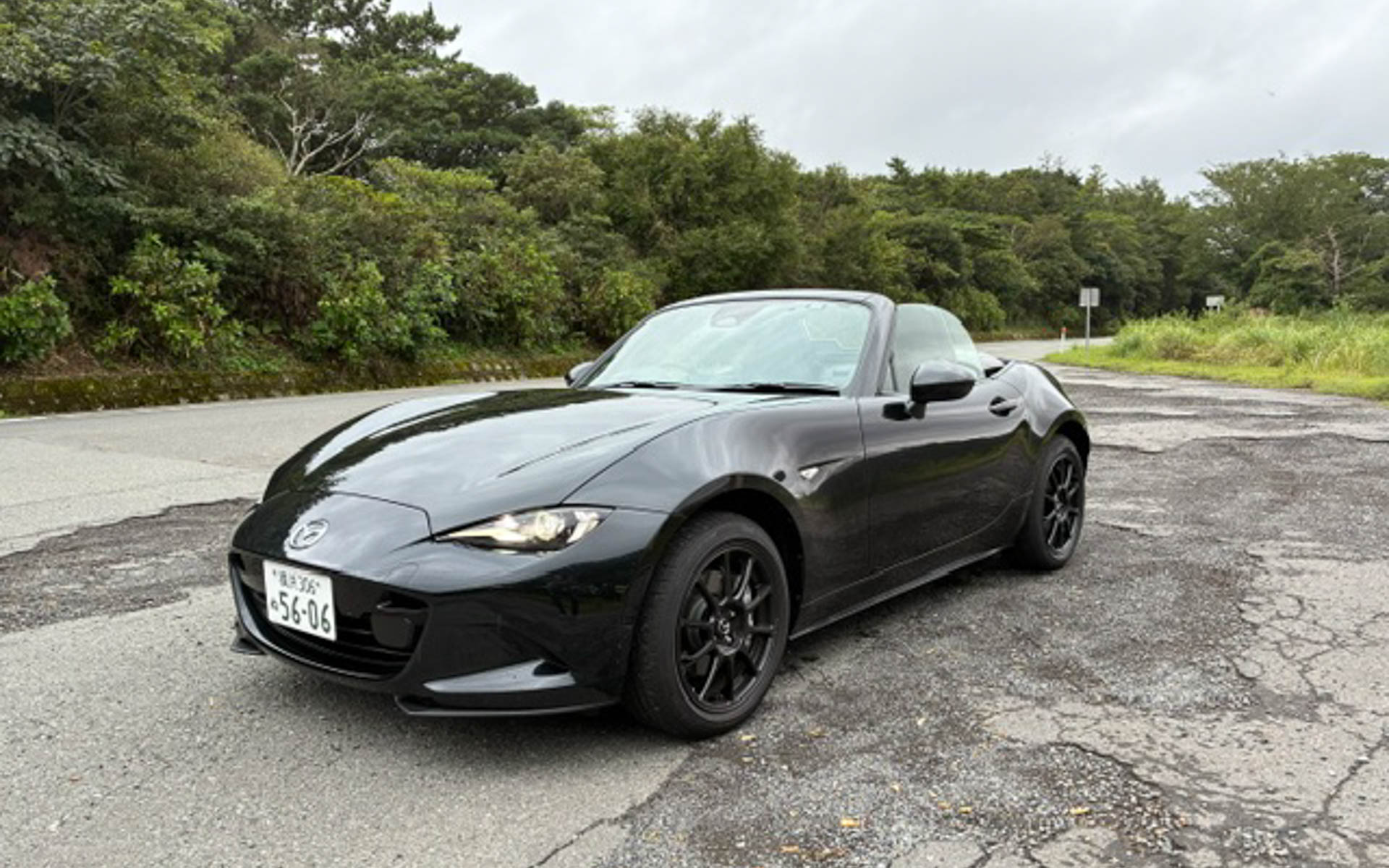 今回の目玉、ロードスター特別仕様車PS（Pure Sport）。特別色のジンクグリーンメタリックは遅れて販売される