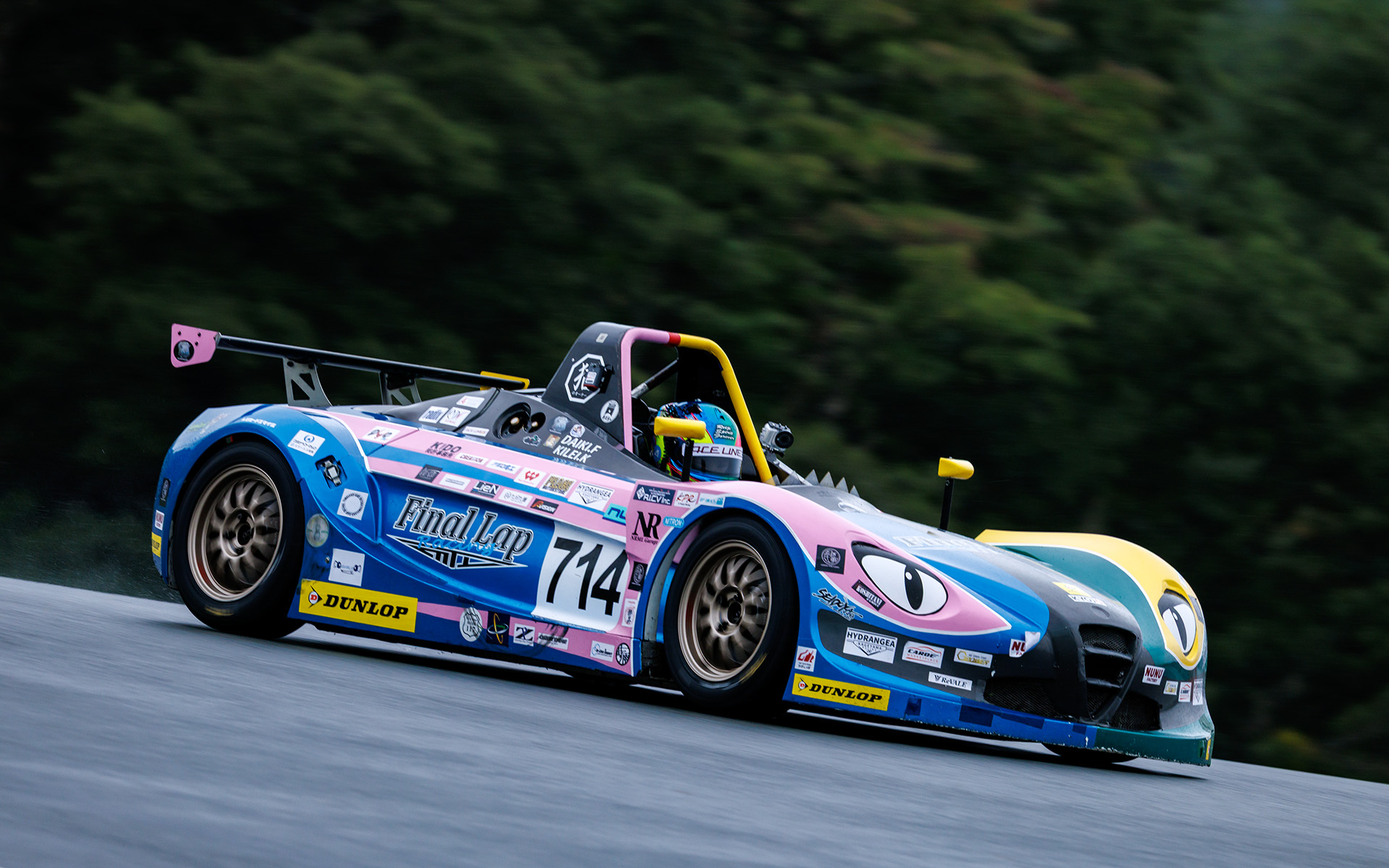 ポールポジションを獲得したのは、714号車 FinalLapRacing VITAの金本きれい選手