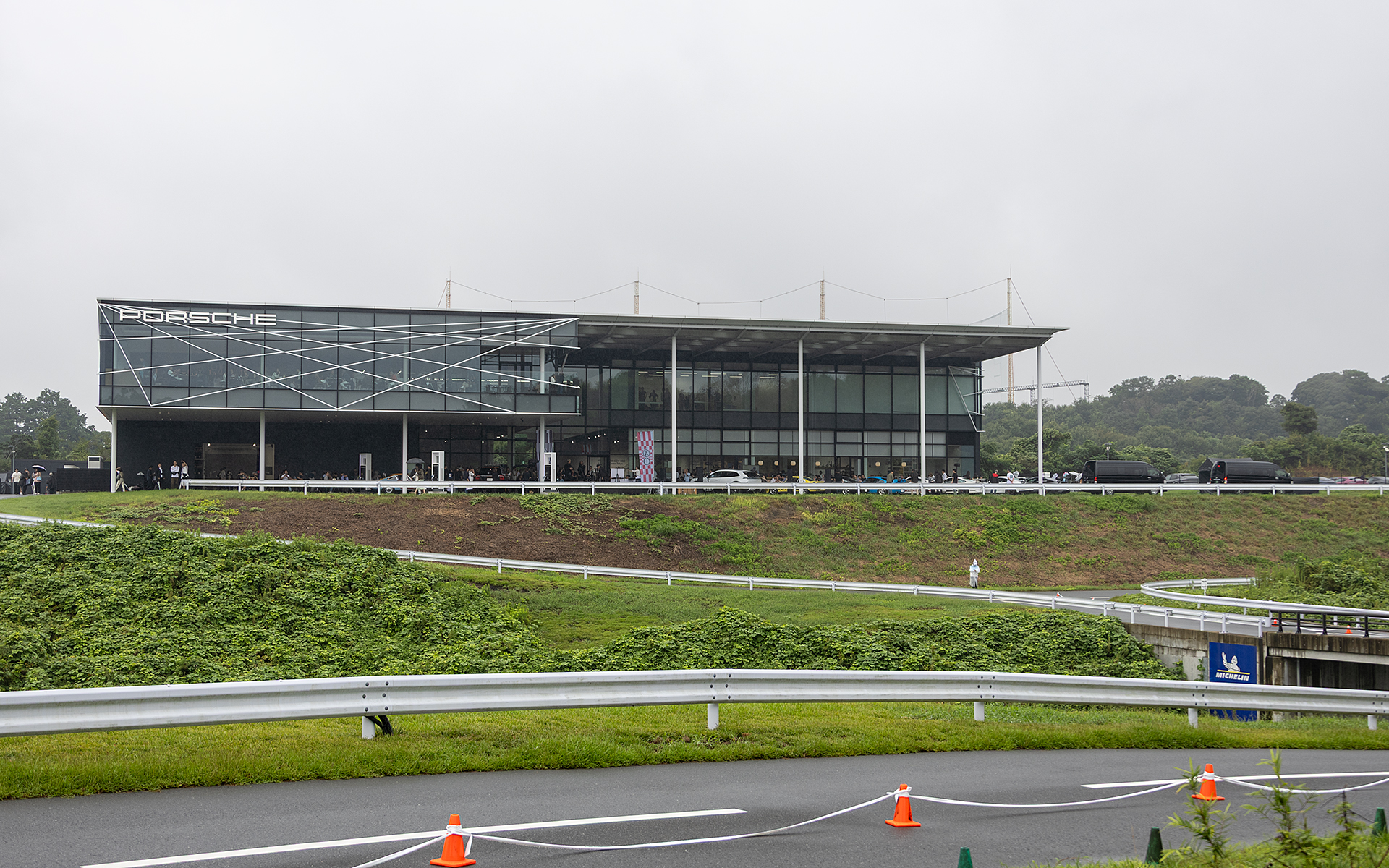 千葉県木更津市にあるポルシェ・エクスペリエンスセンター東京。2026年に5周年を迎えた
