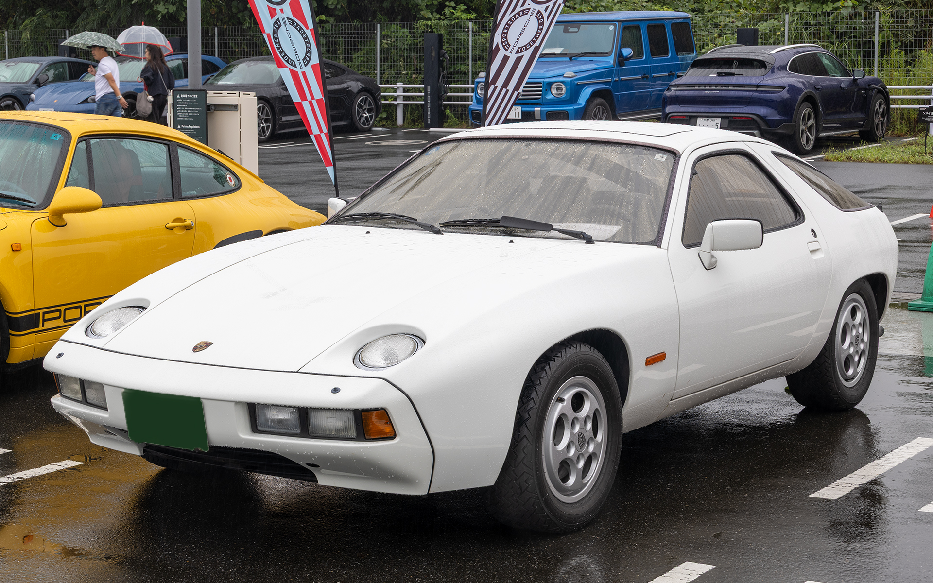 さまざまな年代のポルシェ車両も見ることができた
