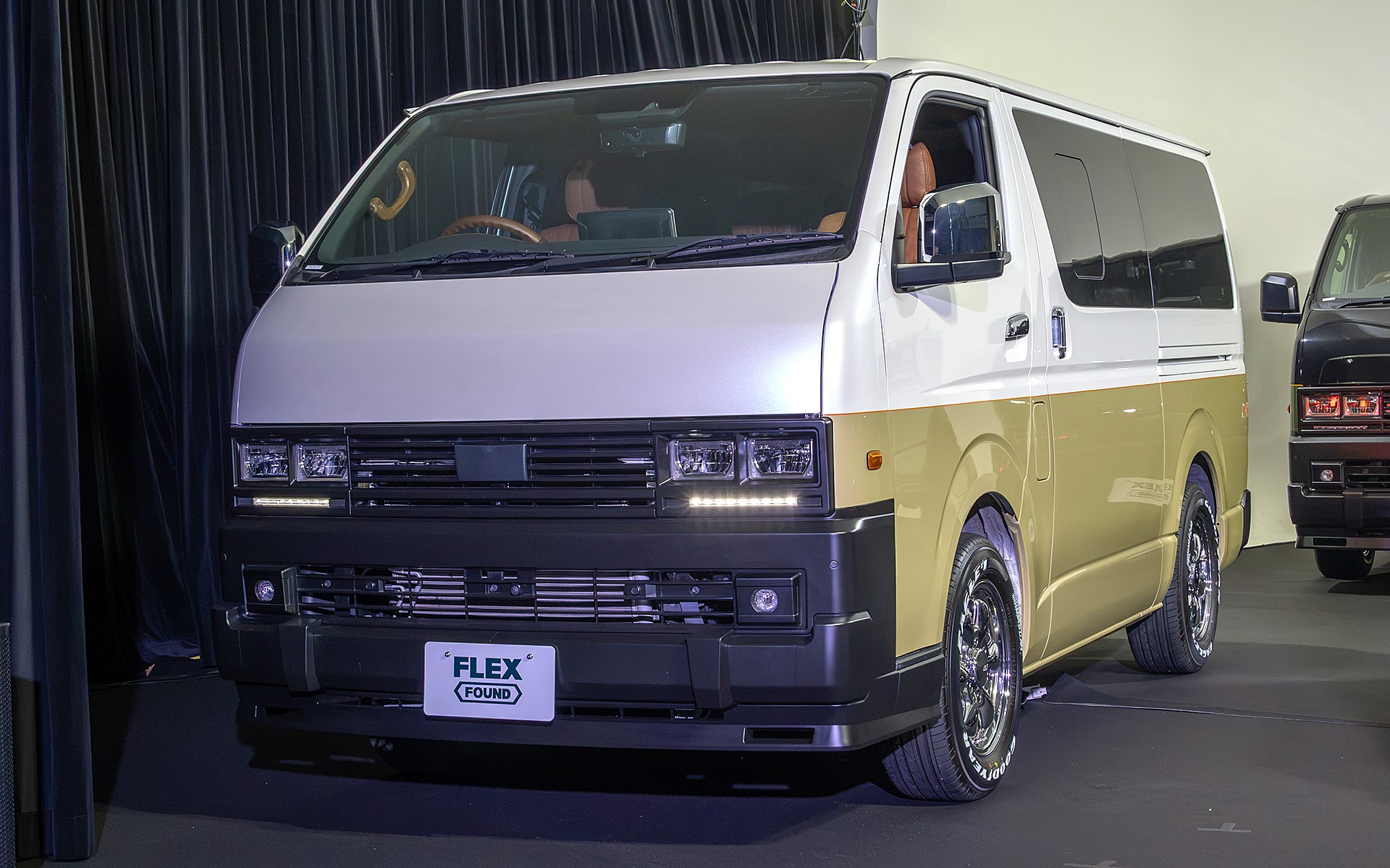 ハイエースをベースにした「ファウンド カリカ」。新車および中古車がベースとして使用でき、4型後期～8型に対応