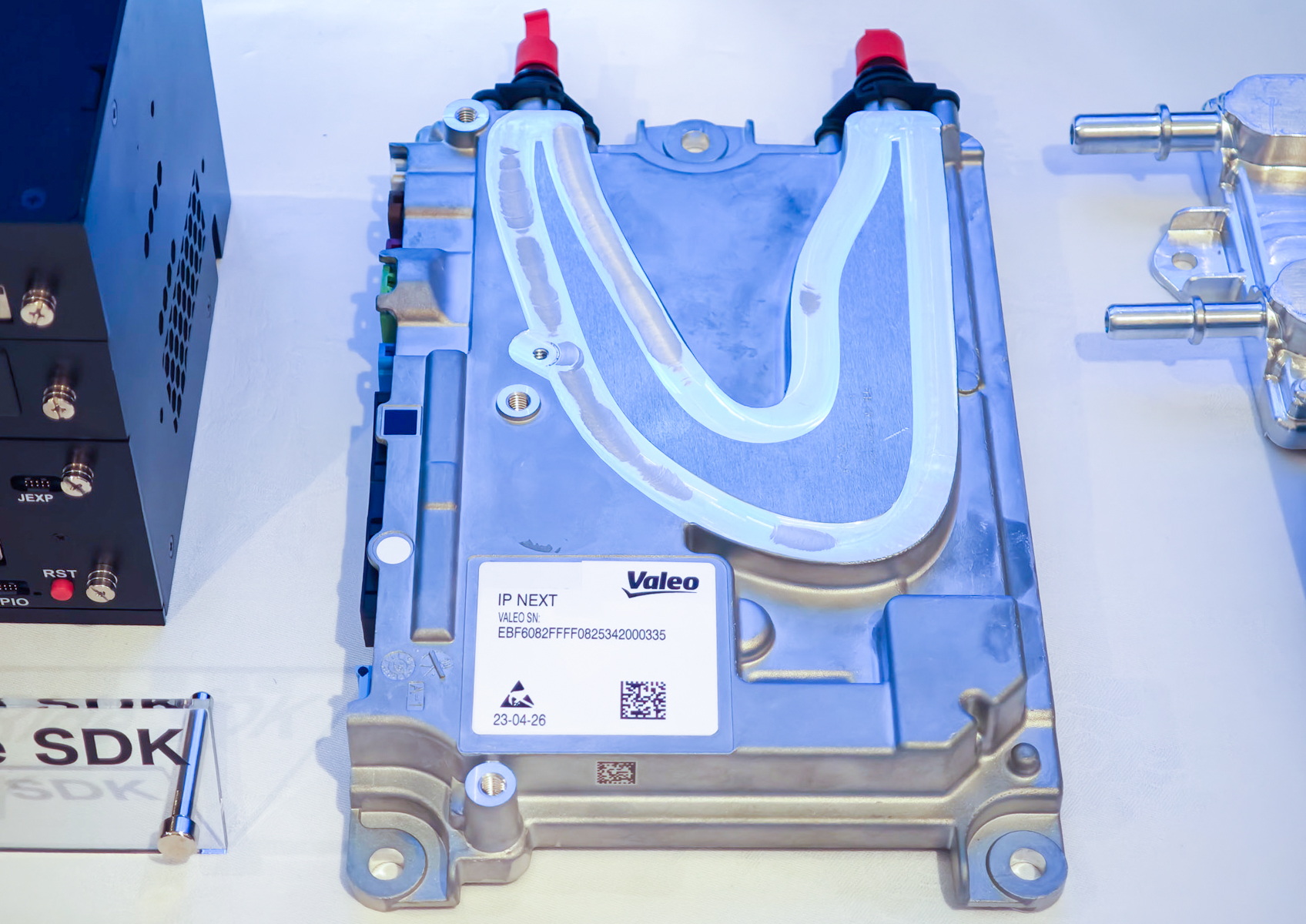 バレオ（Valeo）のスナップドラゴンライド搭載ECU。2025年9月に世界初公開されたBMWの新型「iX3」に採用されている