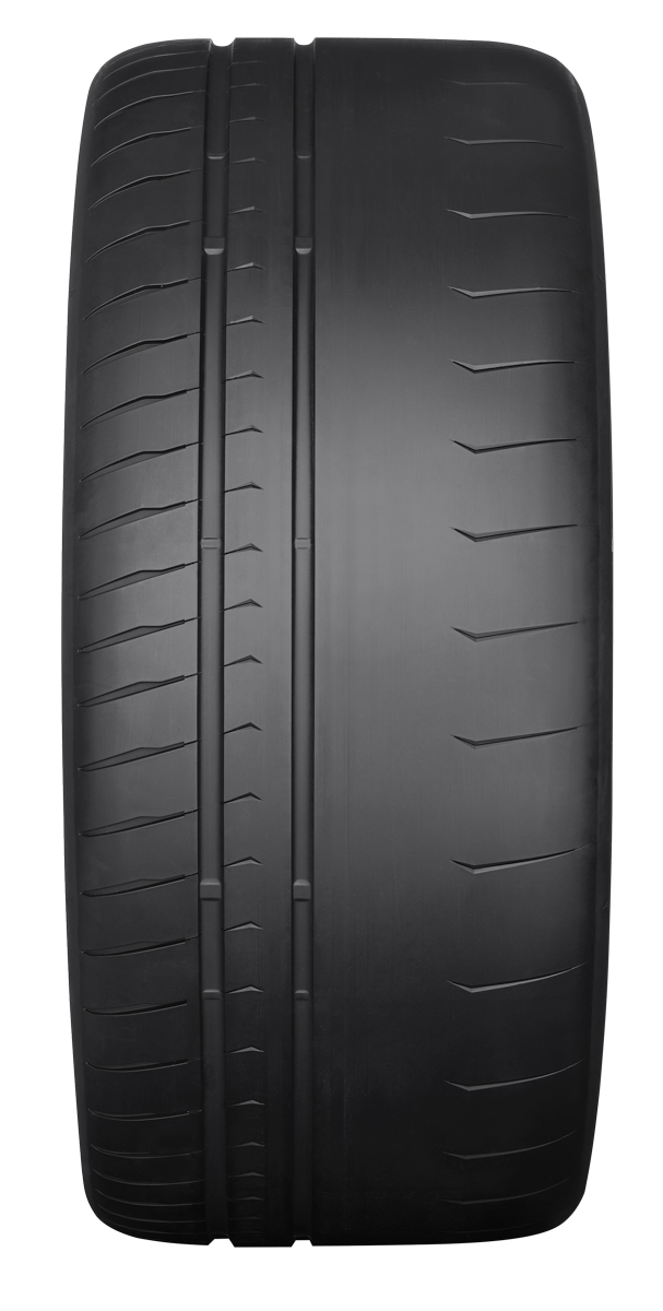 供給サイズは、フロントが265/35 ZR20（左）、リアが345/30 ZR21（右）