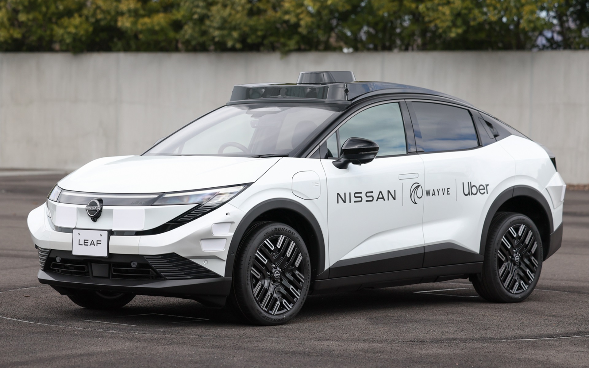 Wayve、Uber、日産が協業するロボタクシーでは、WayveのAI Driverを搭載した日産の「リーフ」が使用される