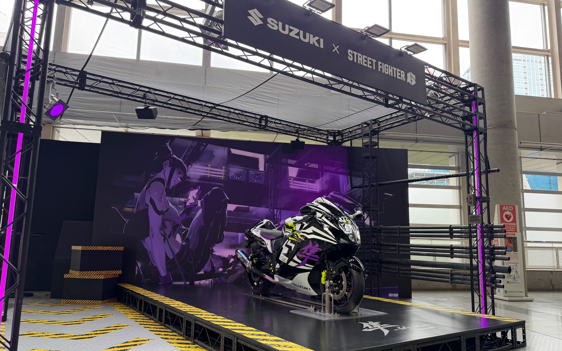 二輪車ブースに展示された「Hayabusa Tuned by JURI」