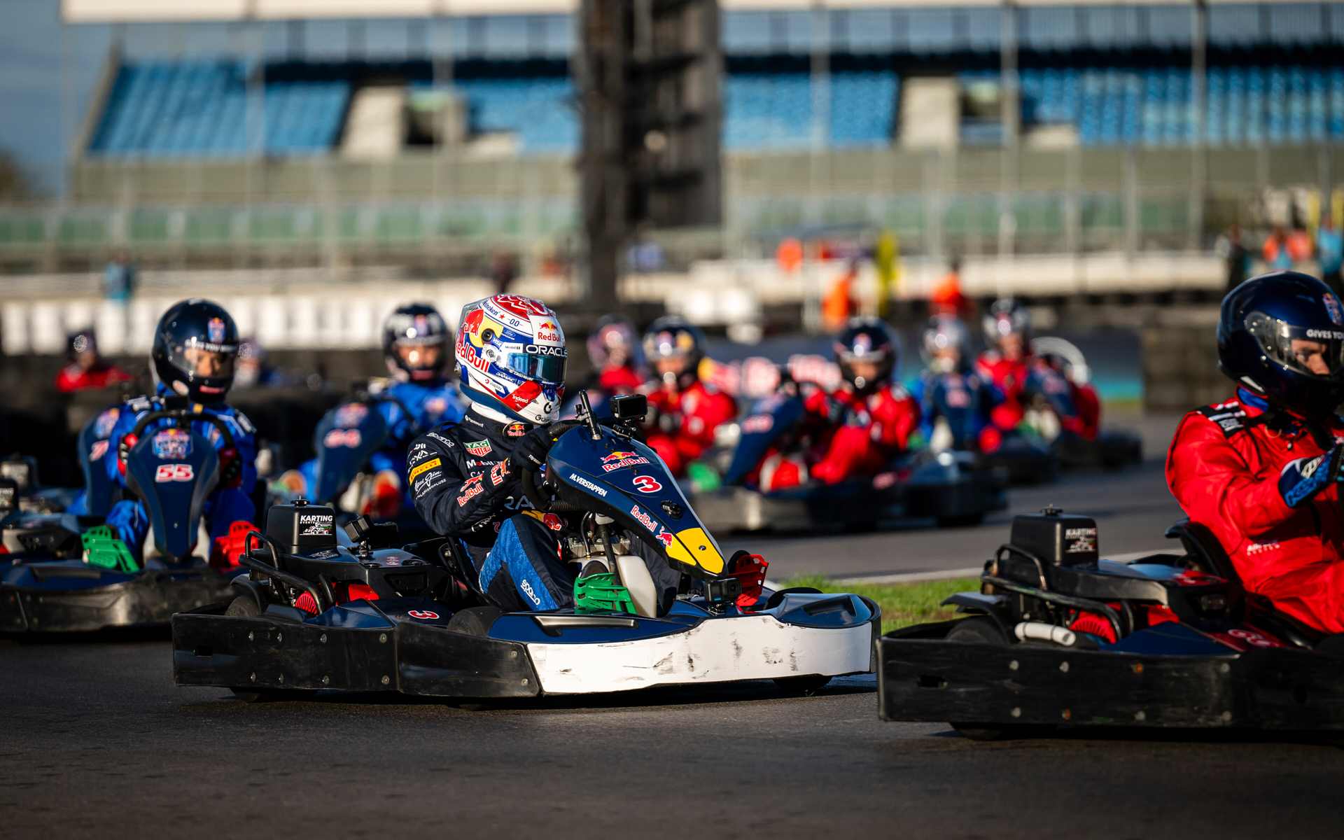 フェルスタッペン選手は最初の1周で63人をパス（2026 Red Bull Content Pool）