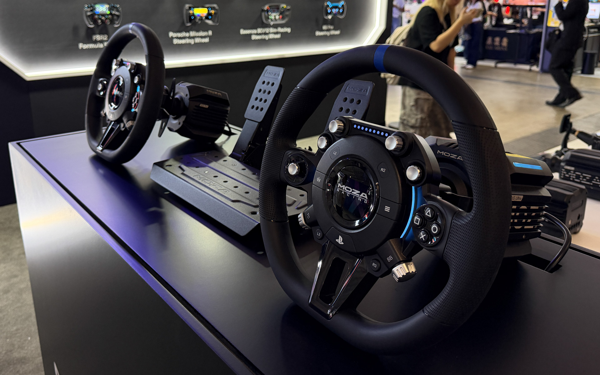 「東京ゲームショウ2026」で初公開されたMOZA Racingのステアリングコントローラー