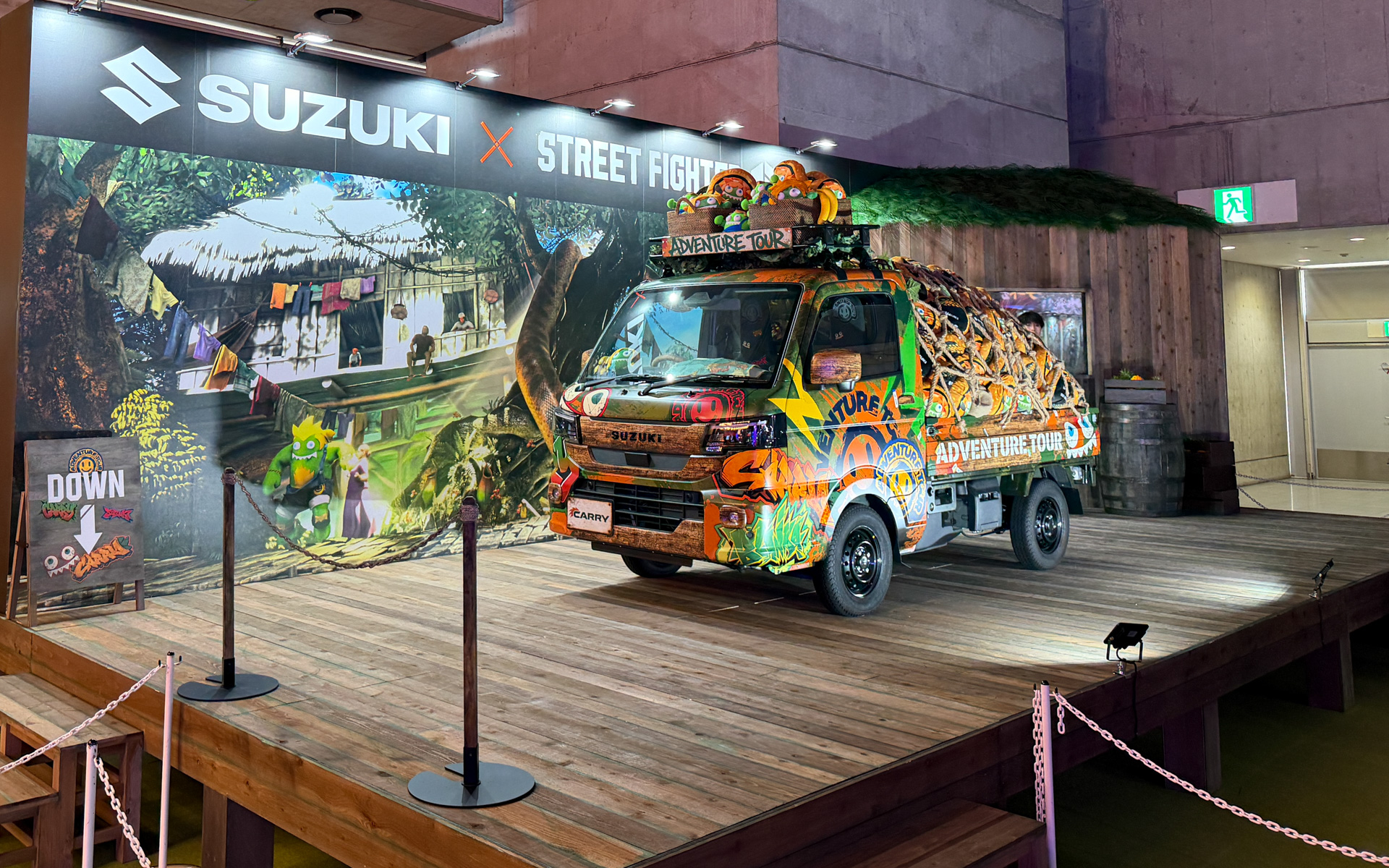 四輪車ブースには「ブランカ」とコラボした軽トラック「キャリイ Blanka Base Camp」が展示されている