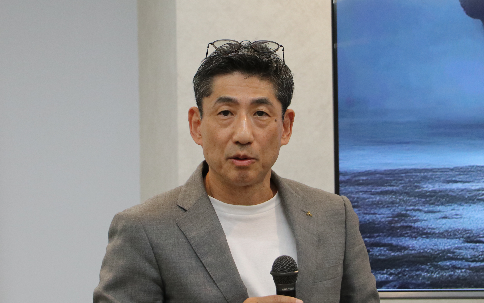 デザインに関するプレゼンテーションを行なった三菱自動車工業 デザイン本部 部長 渡辺誠二氏