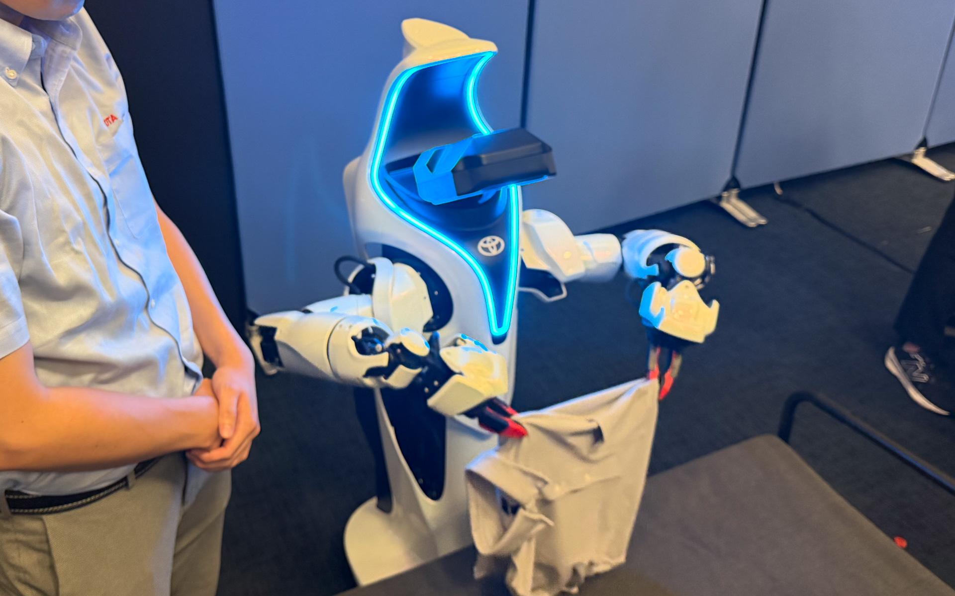 トヨタが開発したフィジカルAI搭載ロボット「エリー」