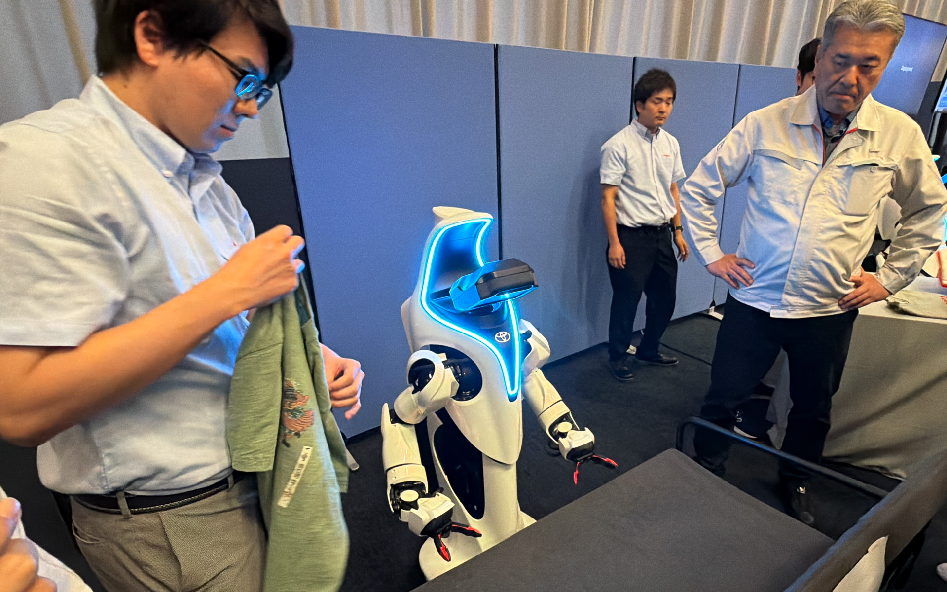 トヨタ製フィジカルAIを搭載したロボットとして公開された「エリー」