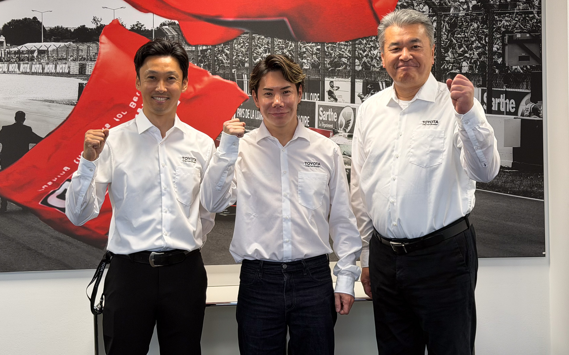 ル・マン24時間勝利の裏側を、TOYOTA RACING GmbH 小林可夢偉チーム代表（中央）、中嶋一貴チームディレクター（左）にうかがった。右はTOYOTA RACING GmbH 中嶋裕樹会長（トヨタ自動車代表取締役副社長兼CTO）