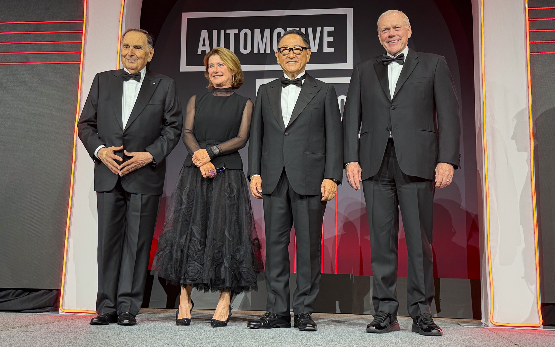 2026年 米国自動車殿堂授章式。中央右がトヨタ自動車代表取締役会長 豊田章男氏