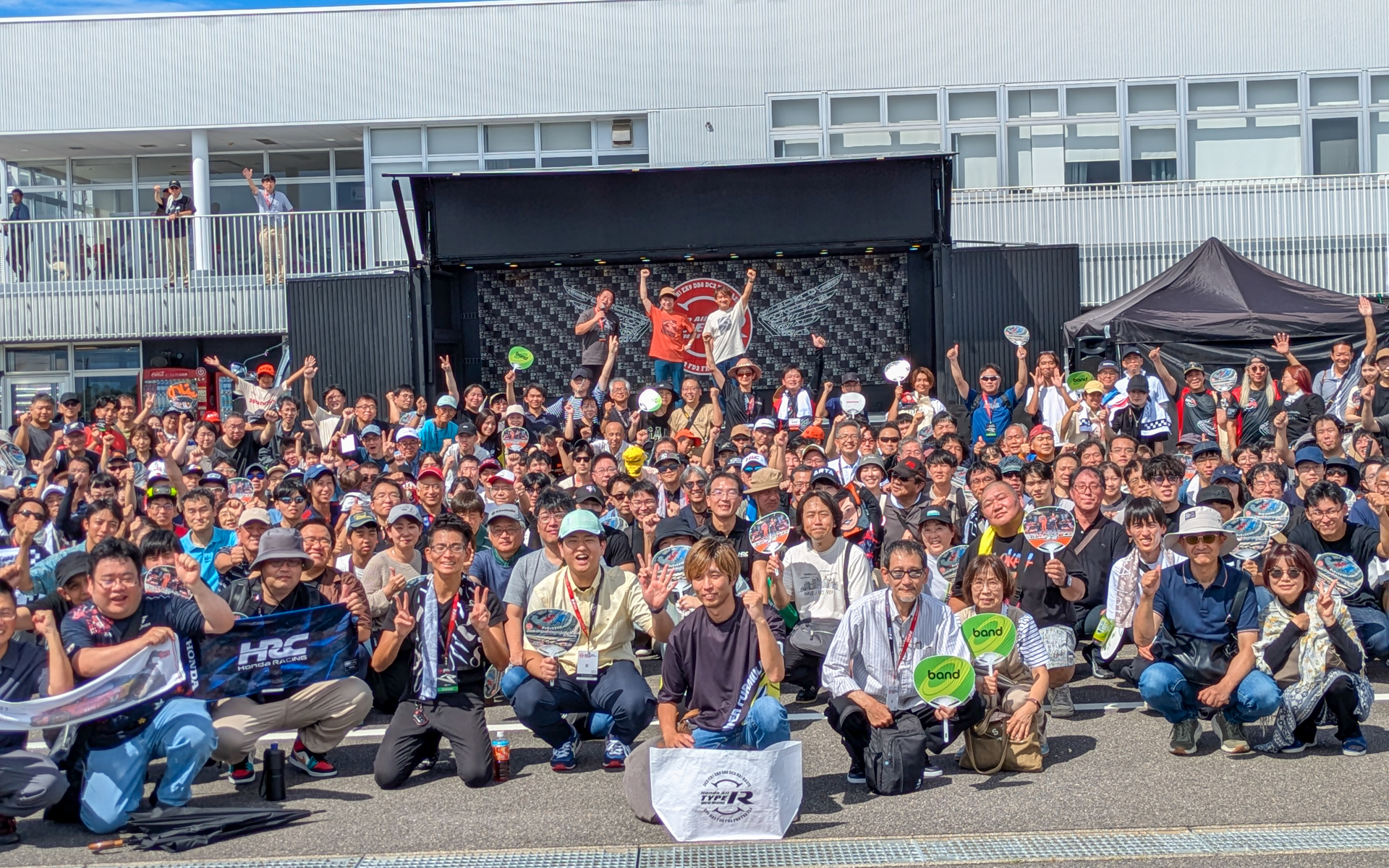 イベント当日は朝から大忙しだった柿沼氏、道上氏（ステージ壇上）