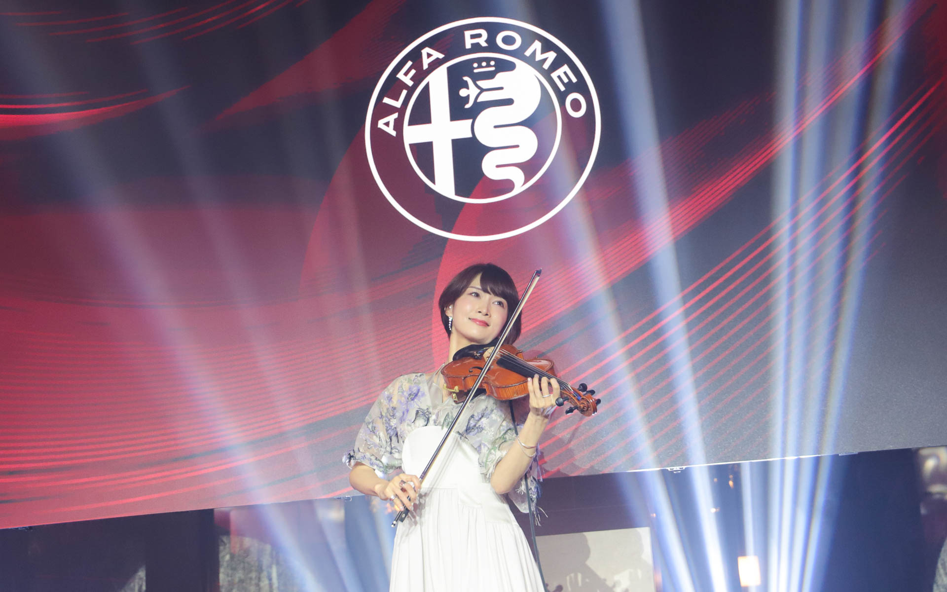 イベントはバイオリニストのAyasa氏による演奏で幕を開けた