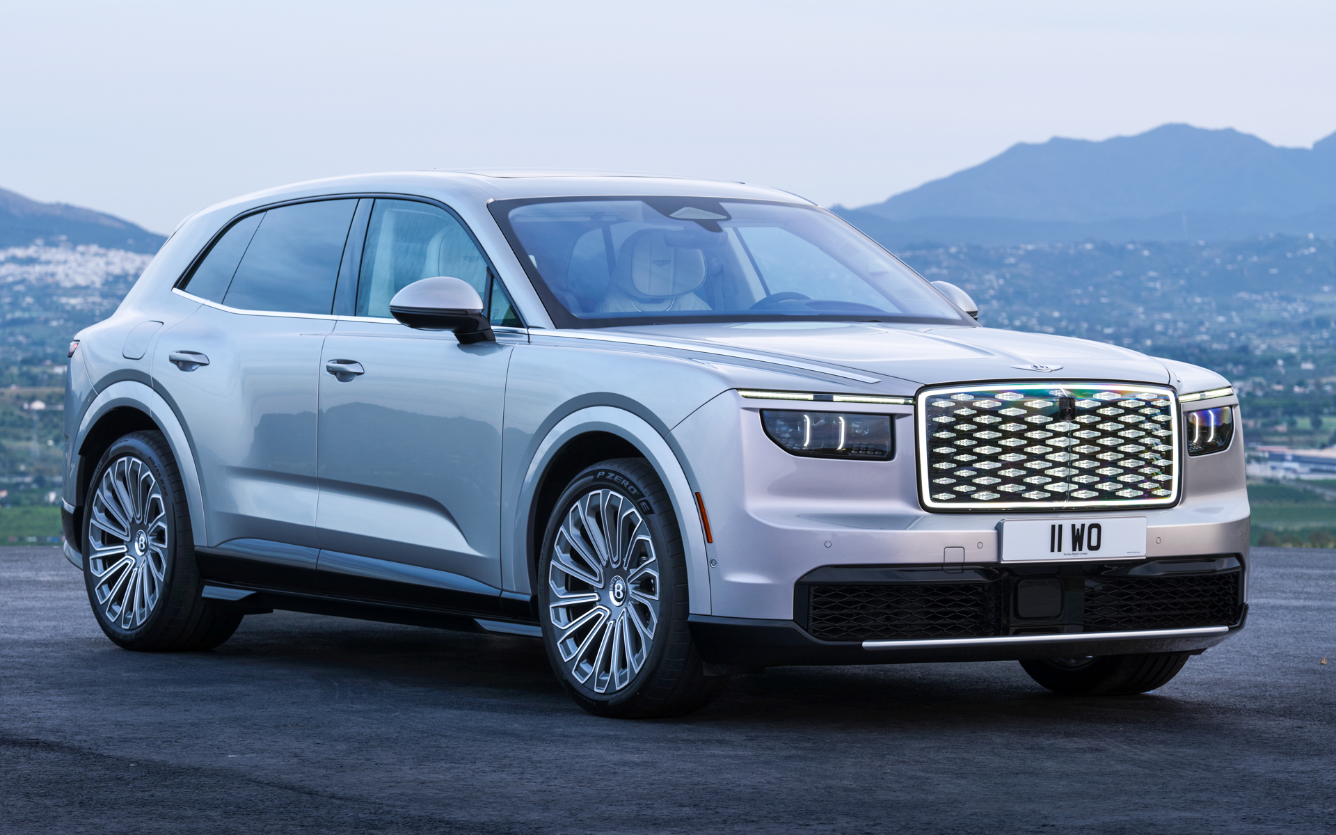 ベントレー新型バッテリEV「トルカル」
