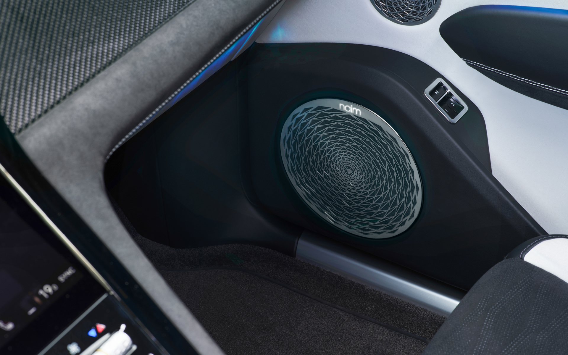 1780W・28スピーカーのNaimオーディオシステムも設定