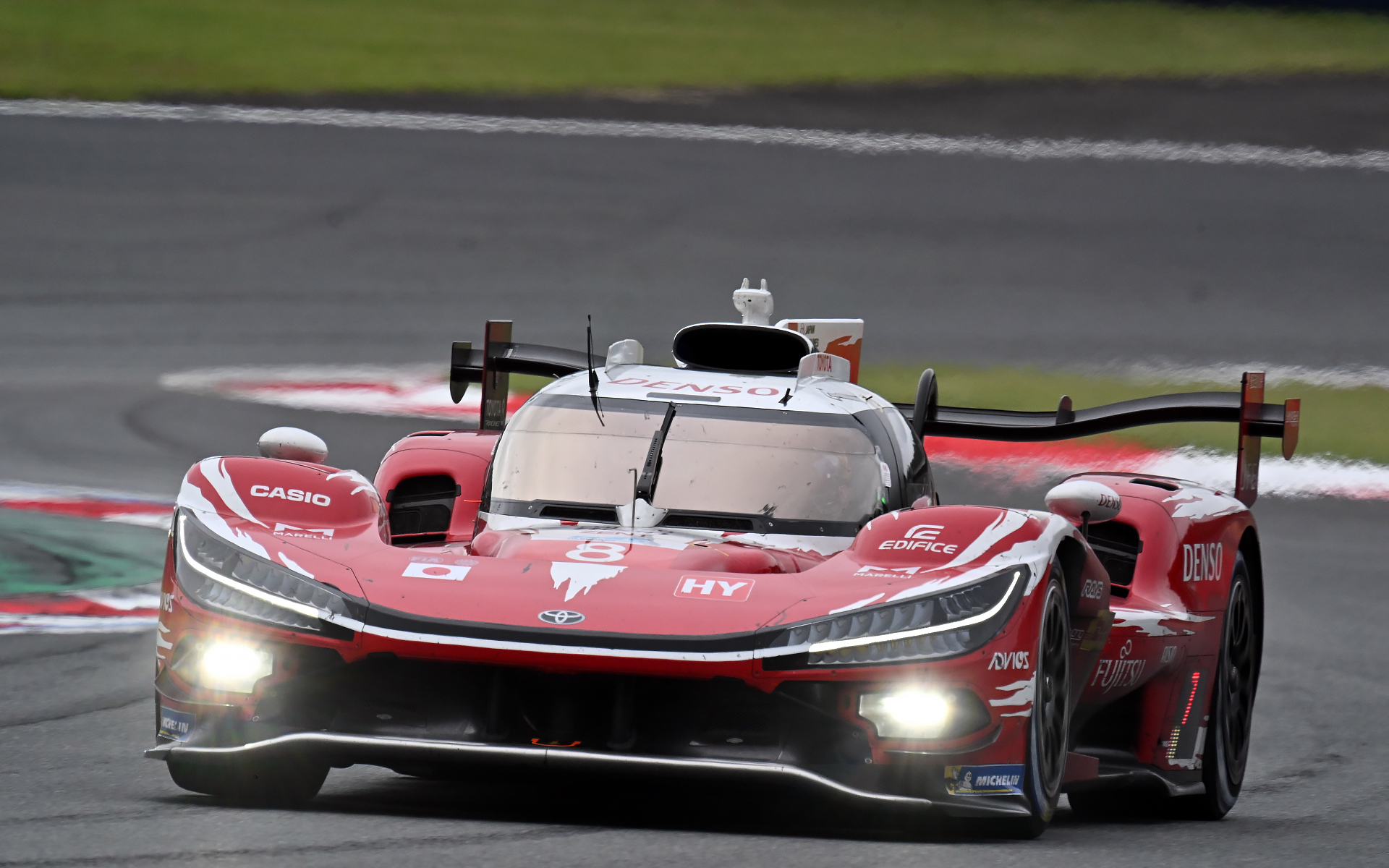 富士6時間レースを優勝したトヨタレーシング 8号車 （セバスチャン・ブエミ/ブレンドン・ハートレー/平川亮）
