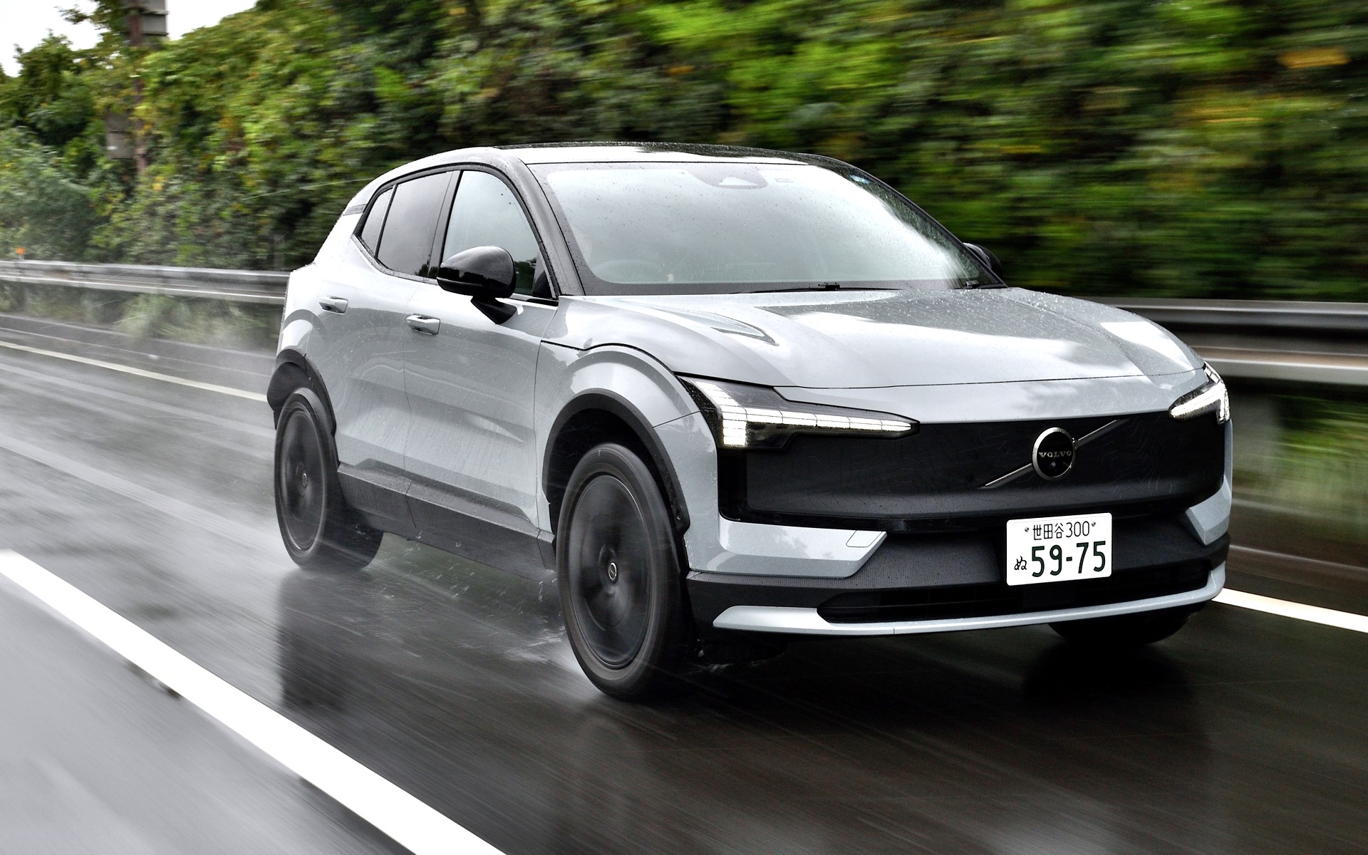 ボルボのコンパクトバッテリEV「EX30クロスカントリー」のRWDモデルに試乗する機会を得た