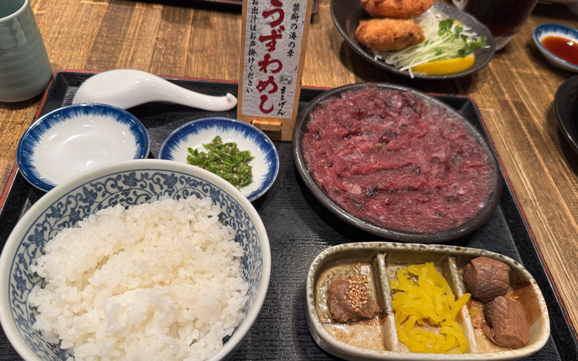 伊東でしか食べられない幻の魚「うずわ」を使った「うずわ飯」。禁断の海の幸というキャッチフレーズがいいですよね（笑）