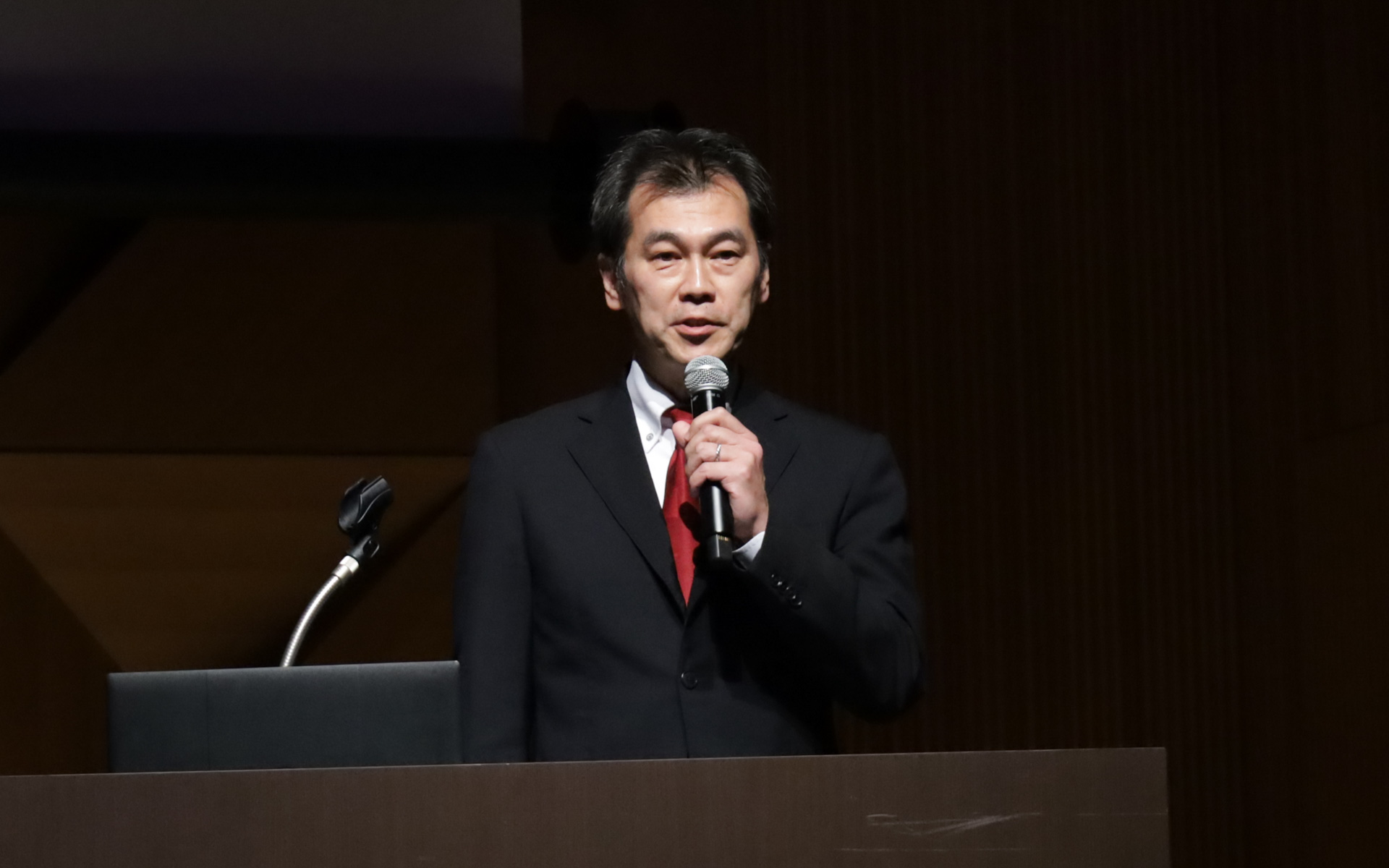 新商品の3つの価値について紹介する執行役員の中野貴宏氏