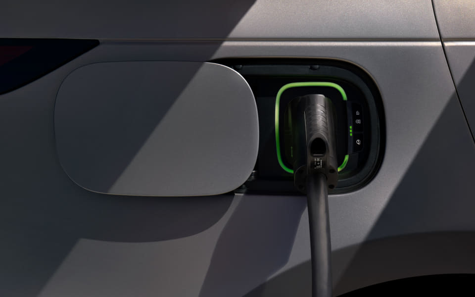 ランドローバー、新型バッテリEV「レンジローバースポーツ