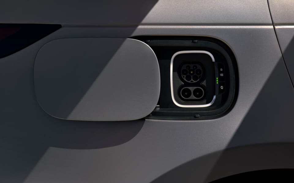 ランドローバー、新型バッテリEV「レンジローバースポーツ