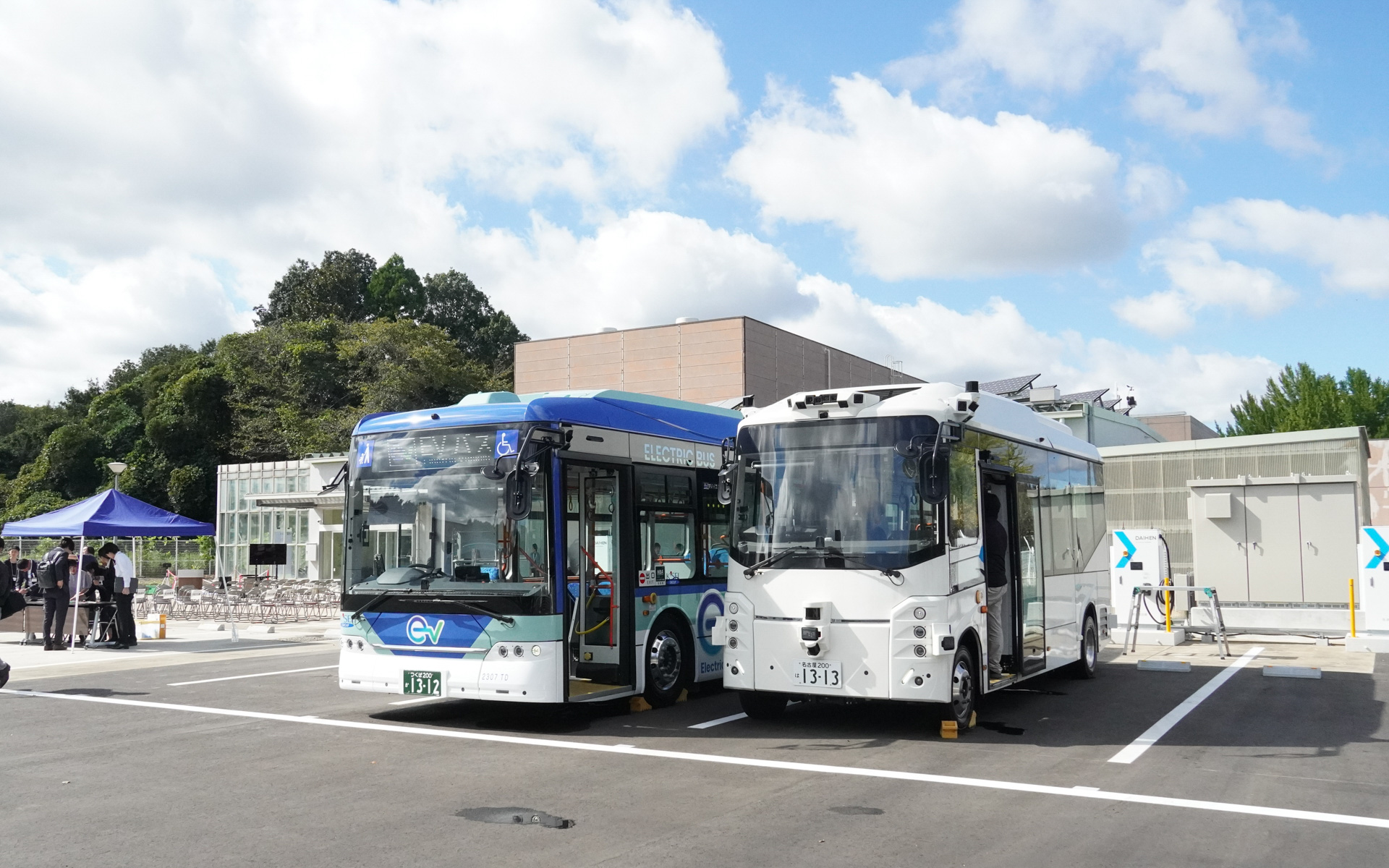 筑波大学内に関東鉄道株式会社 筑波大学車庫営業所を設置、通常運行用の電気バスBYD K8 2.0と、実験用のバスも停まっている。なお、この路線は土浦営業所となるため、EVバス以外の車両もここに出入りする