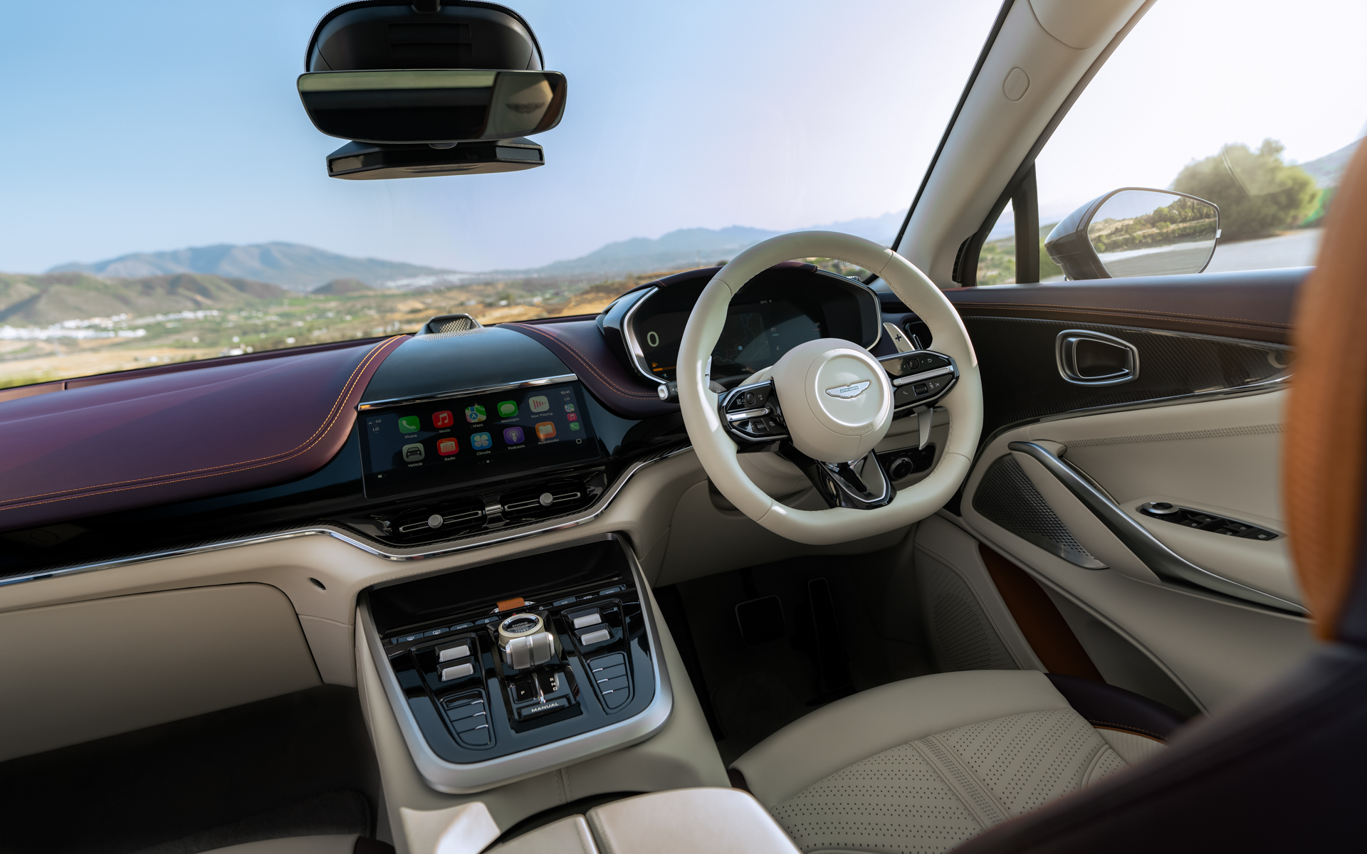 新型DBX GTのインテリア
