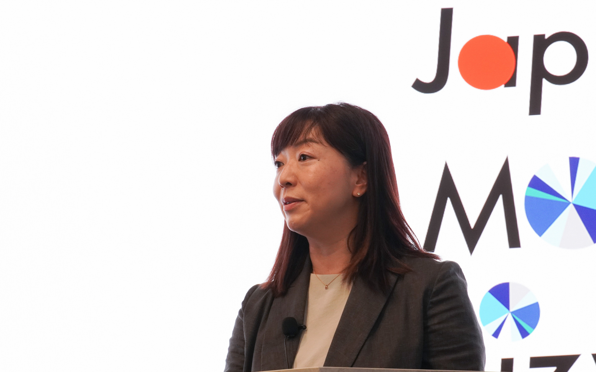 日本自動車工業会 モビリティショー委員会 ショー広報部会長 新田梢氏（右）