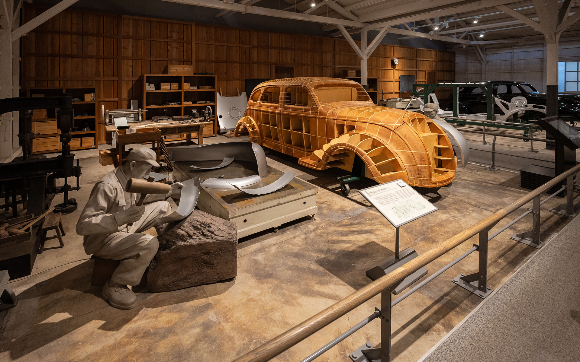 自動車事業創業期のクルマづくりを展示