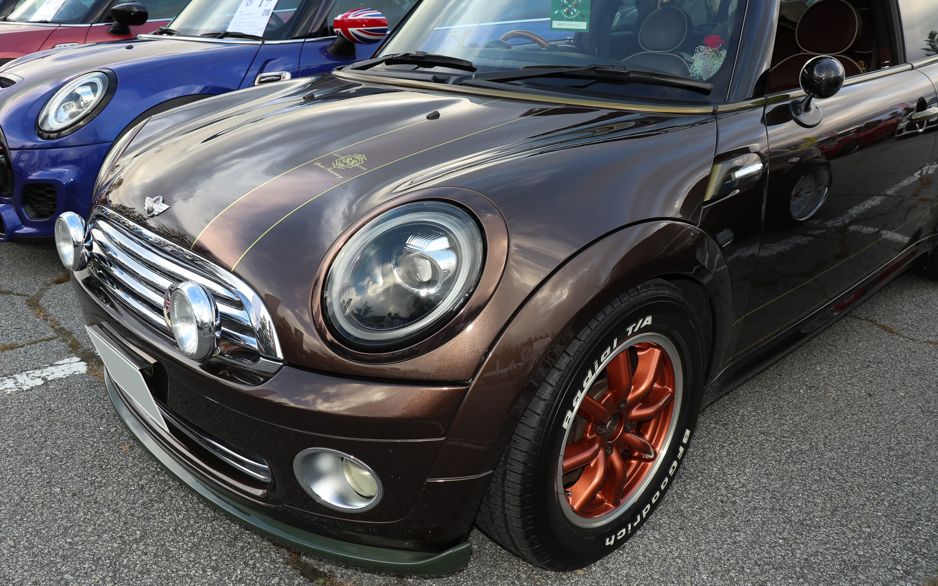 「Best カスタマイズ賞」に選ばれた「レン」さんの「MINI クラブマン」。RSワタナベ製アルミホイールや「フェアレディZ Z432」をモチーフにした縦型デュアルマフラーなどがカスタマイズのポイントとのこと