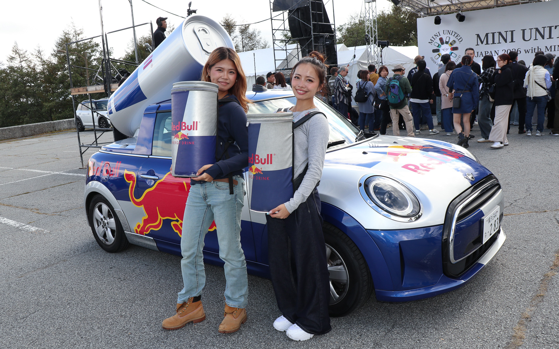 おなじみとなっているレッドブル・サンプリングカーのMINIも登場