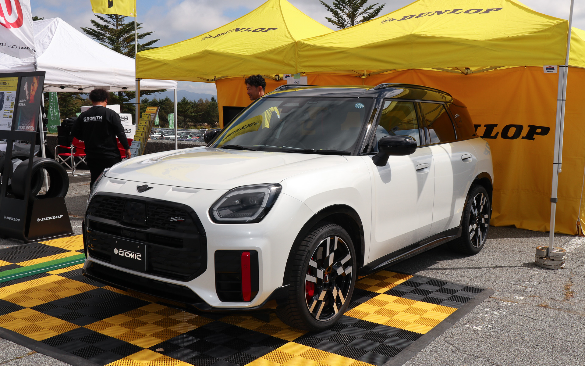 「MINI JOHN COOPER WORKS COUNTRYMAN」を車両展示