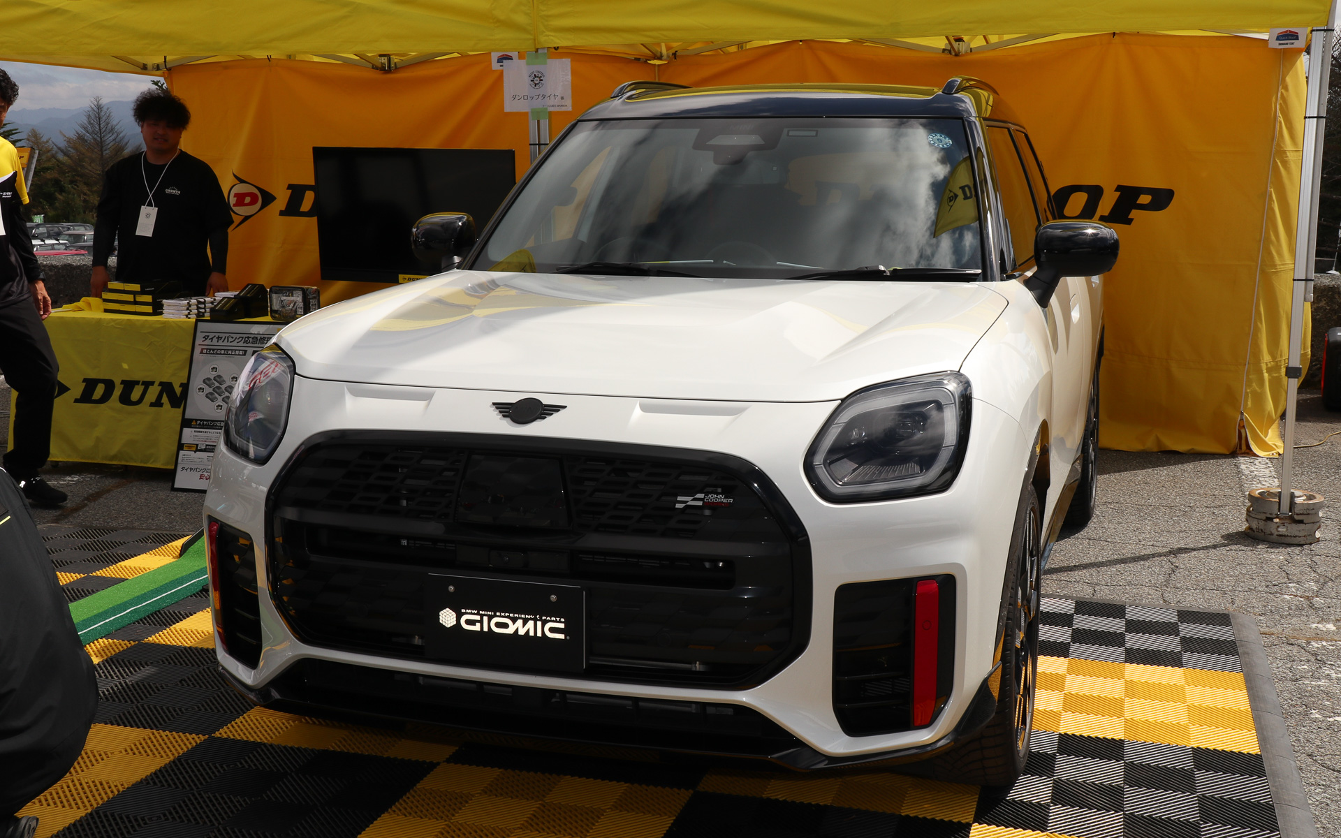 「MINI JOHN COOPER WORKS COUNTRYMAN」を車両展示