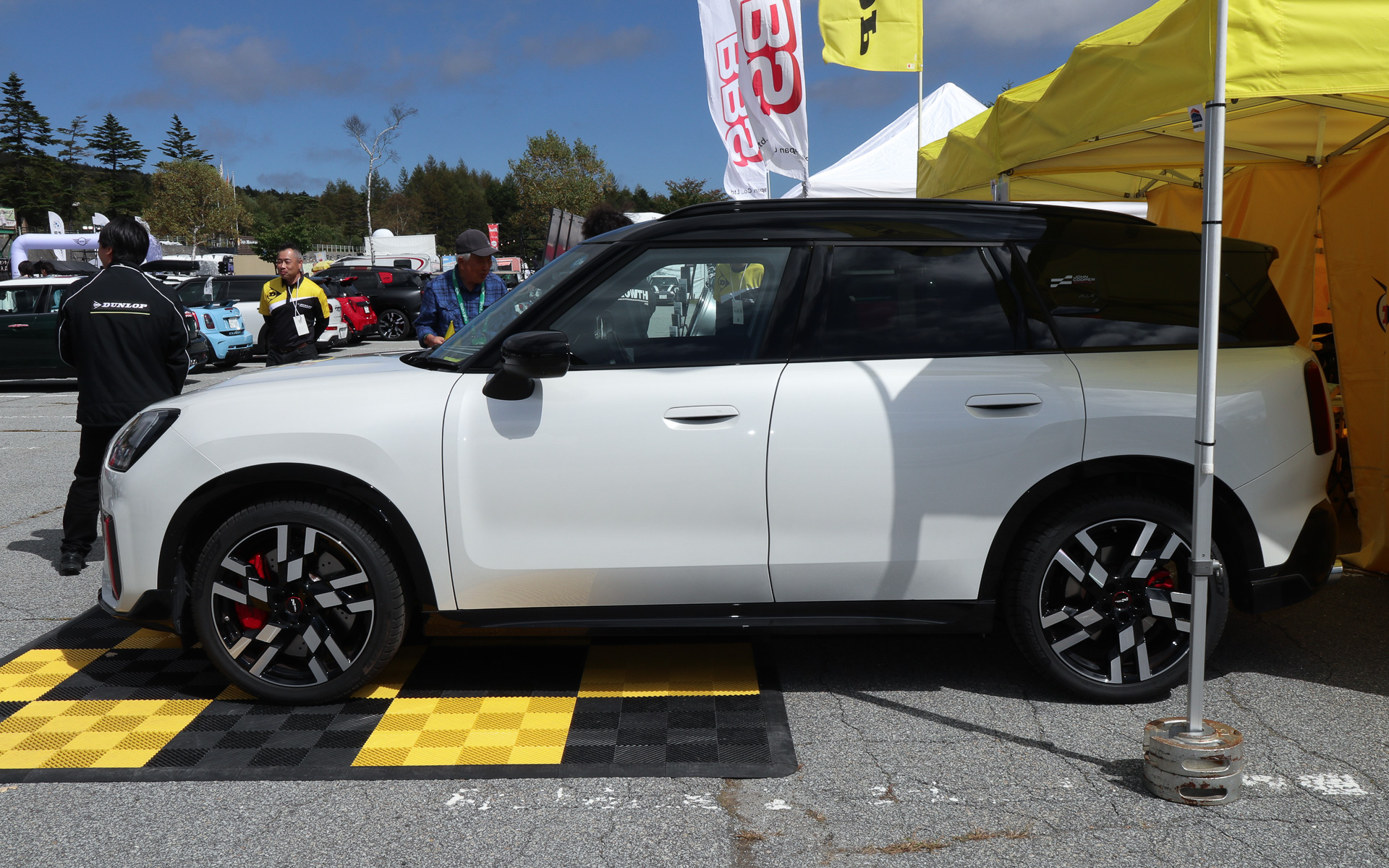 「MINI JOHN COOPER WORKS COUNTRYMAN」を車両展示