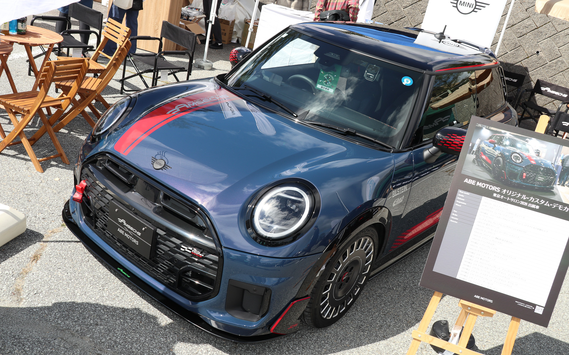 ABE MOTORSブースで展示されたMINI COOPER JOHN COOPER WORKS