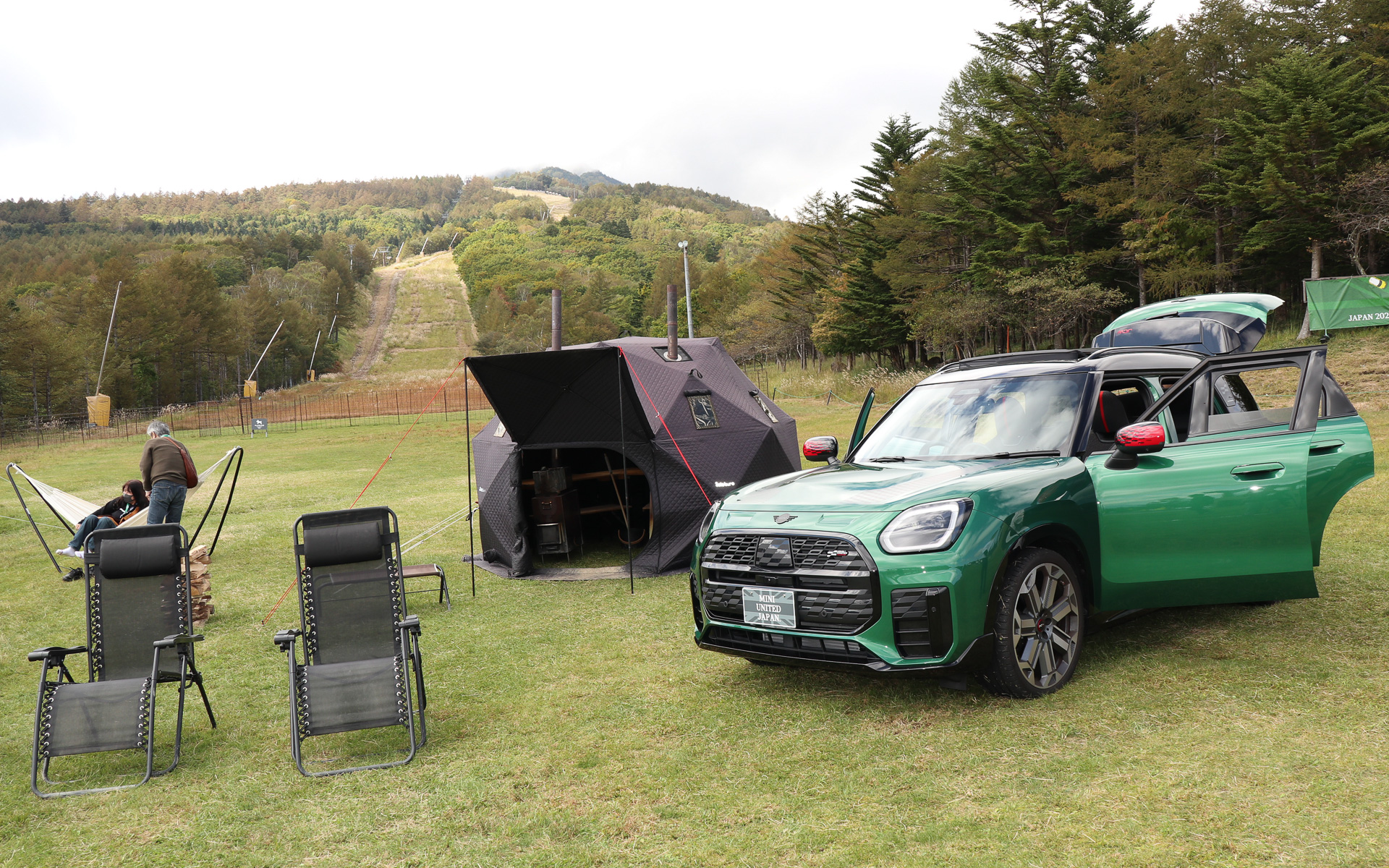 プレミアム・コンパクトSUVのMINI カントリーマンは自然の景色ともぴったりフィット