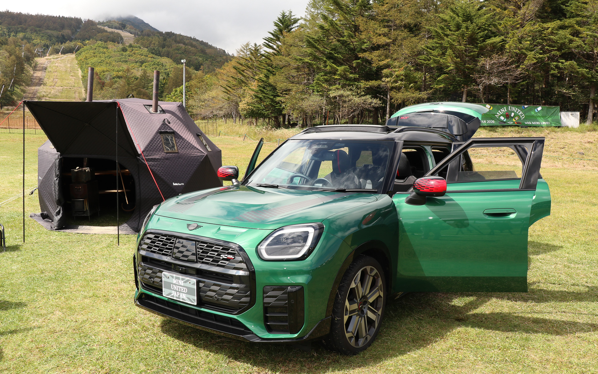 プレミアム・コンパクトSUVのMINI カントリーマンは自然の景色ともぴったりフィット