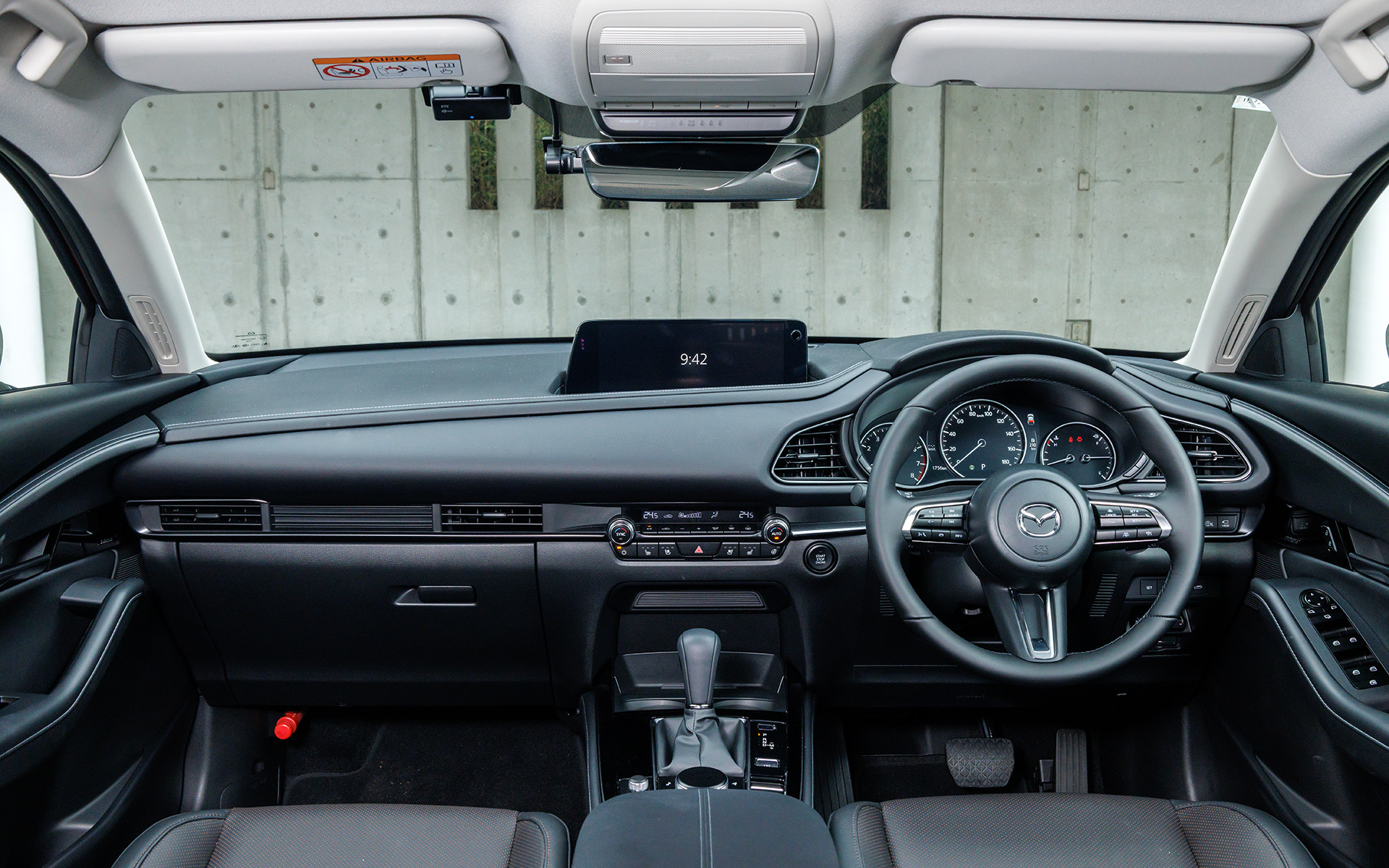 CX-30のインテリア。試乗車は25Lグレードでセンターディスプレイは10.25インチ。20Cグレードは8.8インチとなる