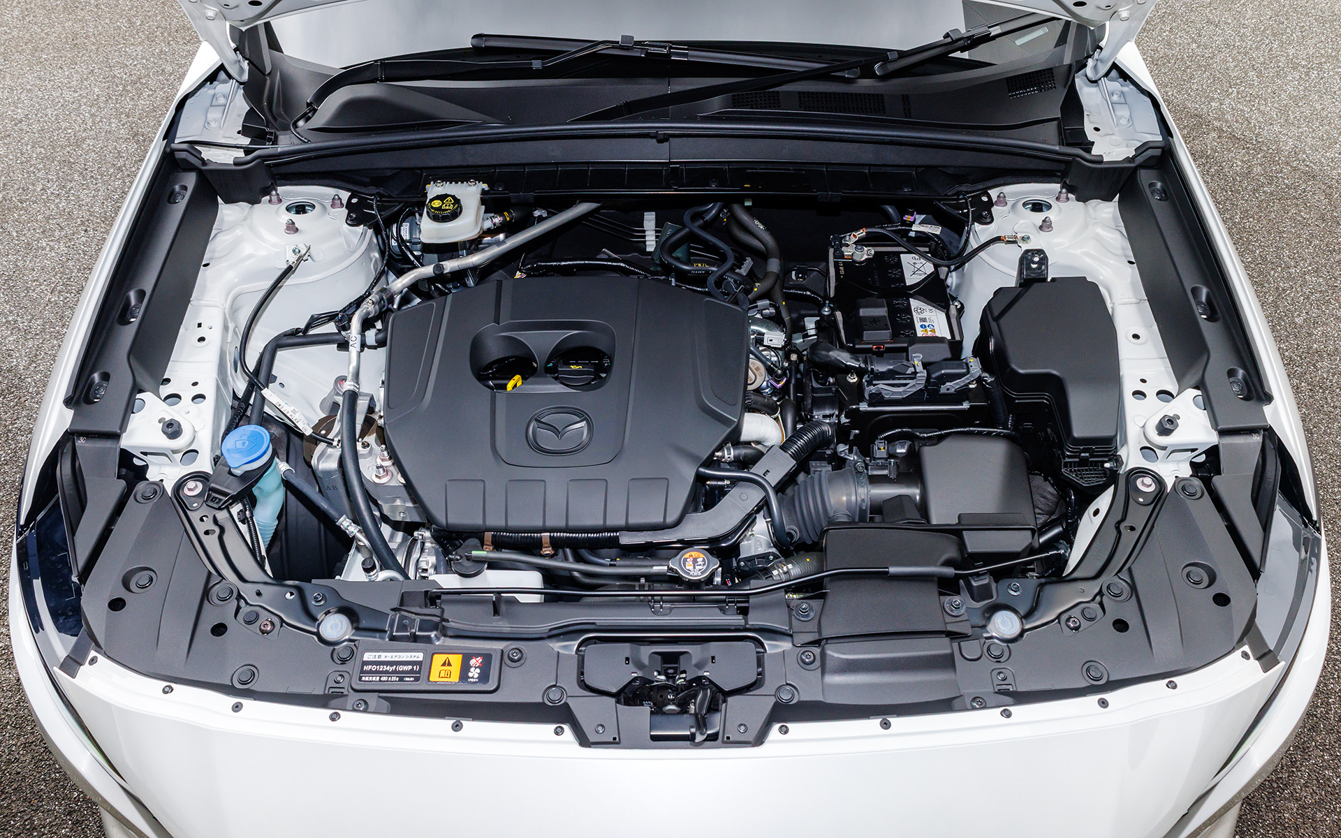 直列4気筒2.5リッターガソリンエンジンは、最高出力131kW（178PS）/6000-6200rpm、最大トルク237Nm/3800-4000rpmを発生する