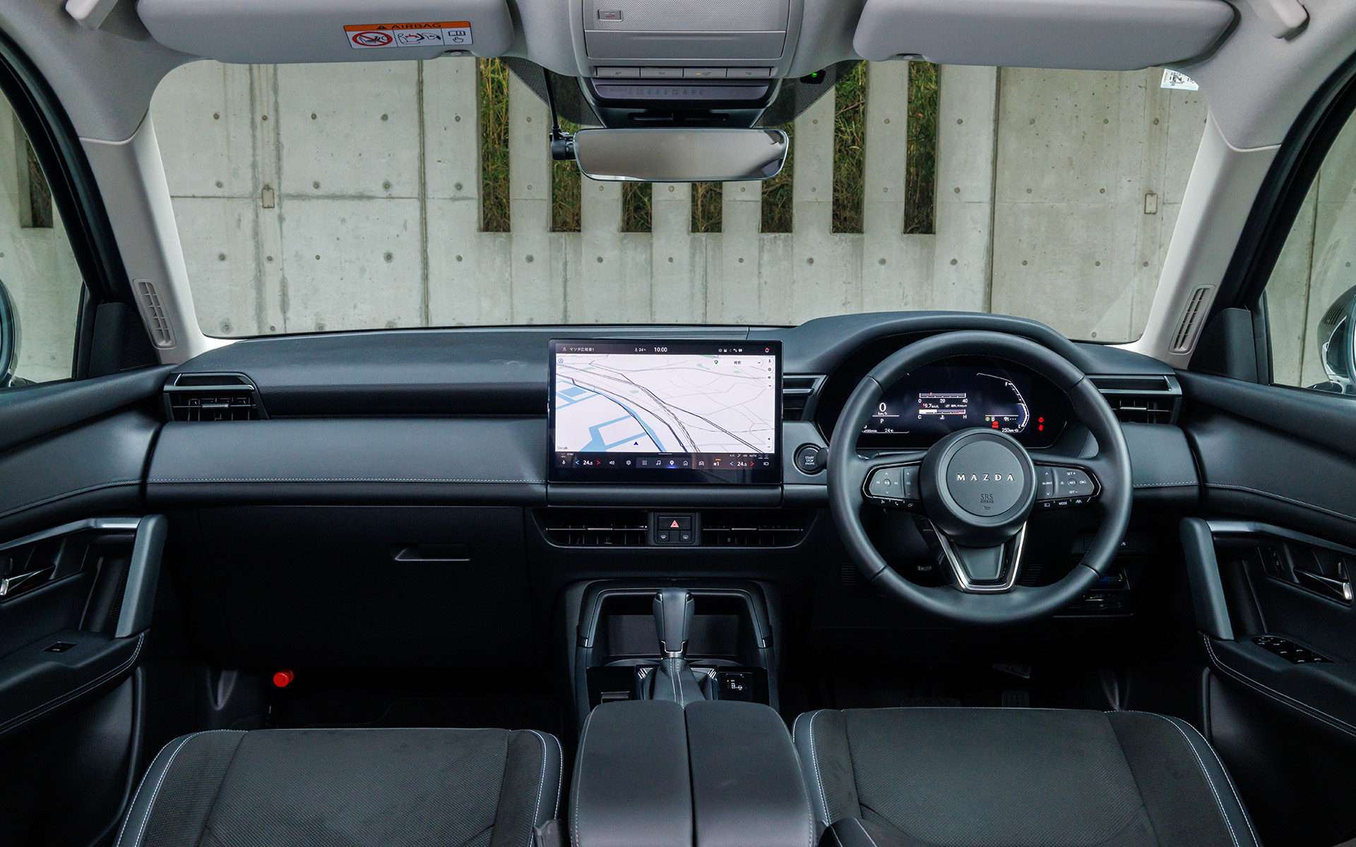 新型CX-5のインテリア。試乗車はGグレードなのでセンターディスプレイは12.9インチ。Lグレードであれば15.6インチとなる。Googleも搭載しているので発話での検索も便利
