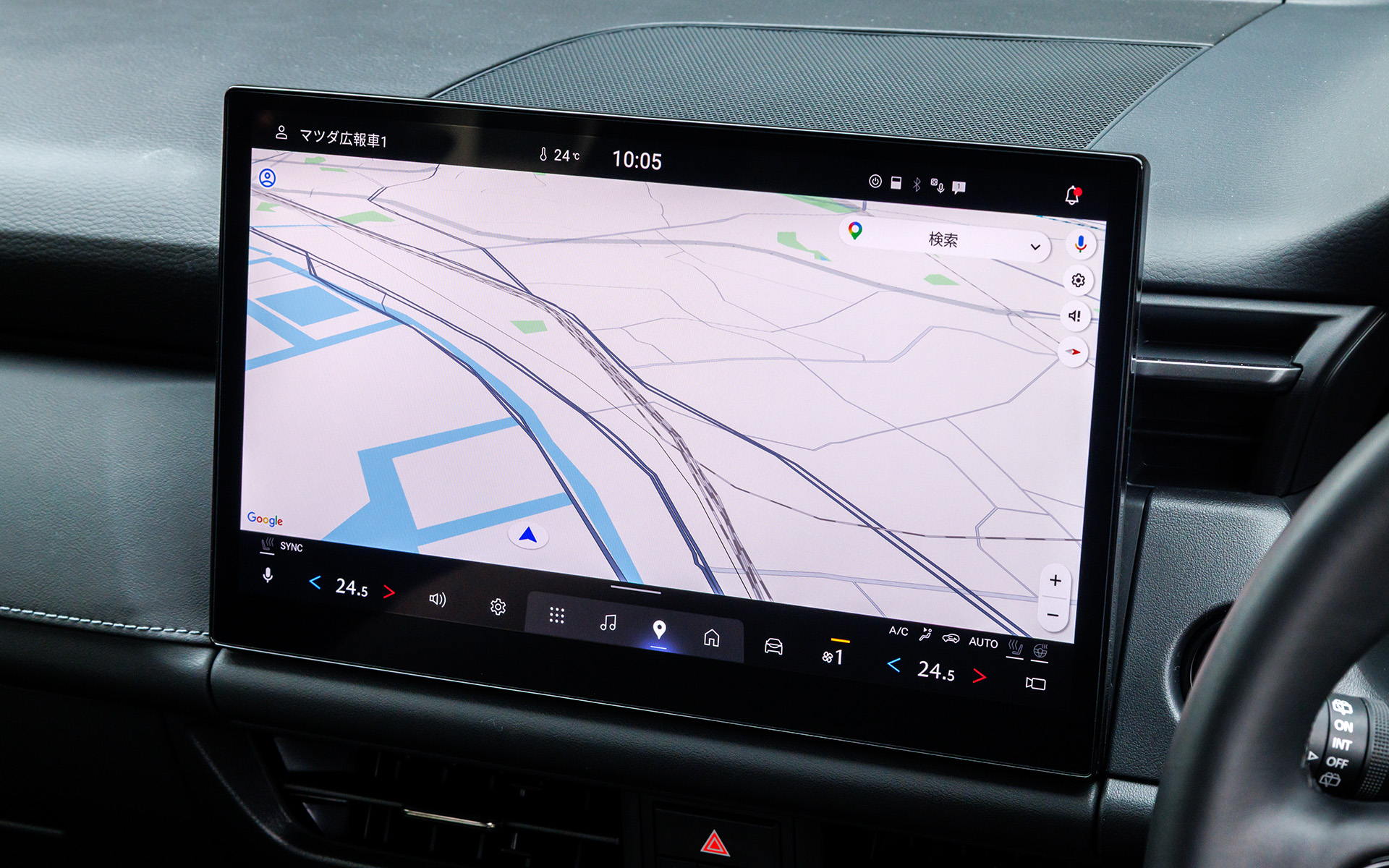 CX-5のディスプレイは大型（試乗車は12.9インチ）で見やすくGoogle連携で使い勝手は高い