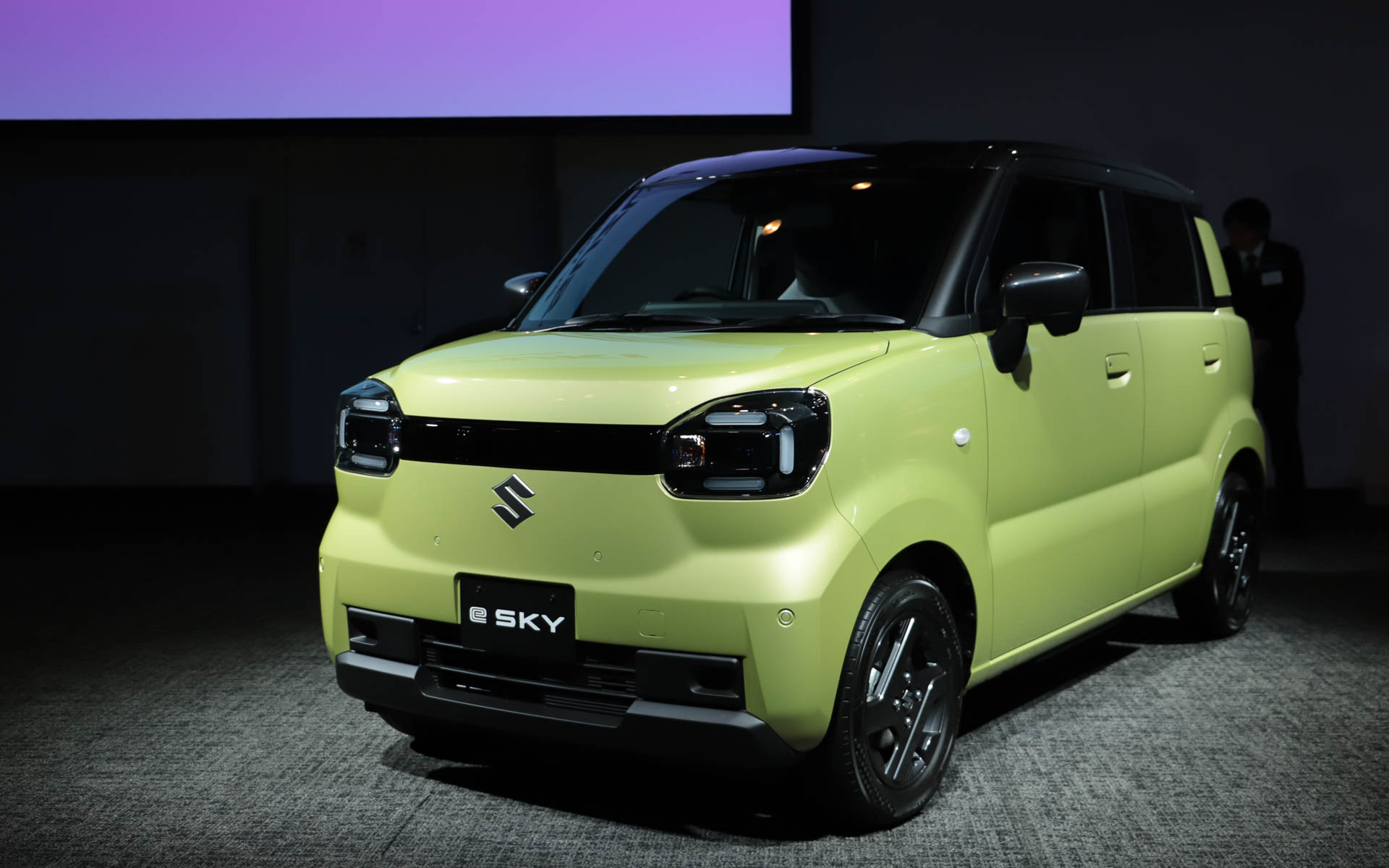 2トーンルーフは「X」「G」で選択可能。写真はフュージョンイエローパールメタリックガンメタリック2トーンルーフ