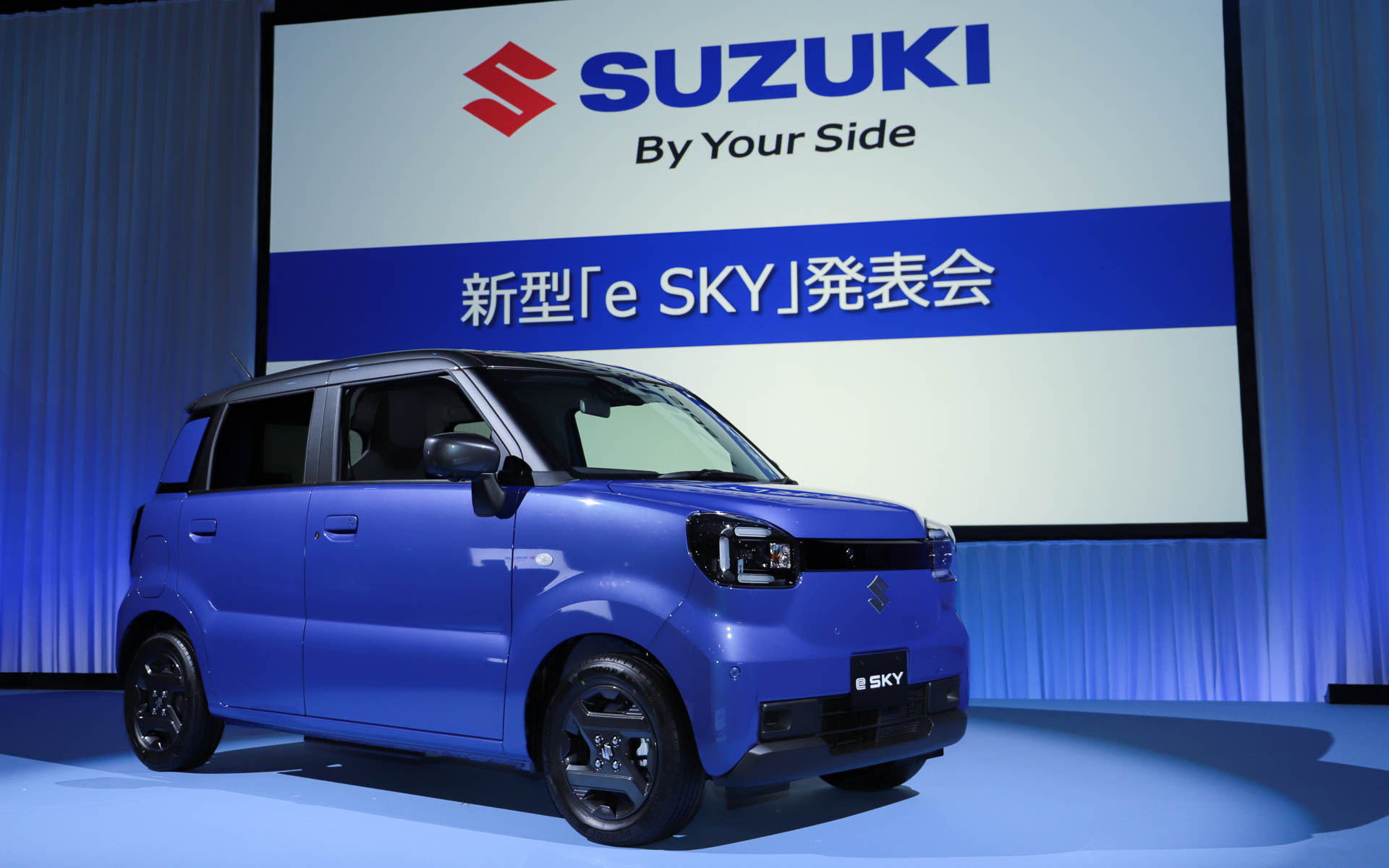 新型e SKYのグレードは3種類。3グレードともに、記事執筆時点でのCEV補助金（2026年10月6日～12月31日届出分）は56万8000円とされている