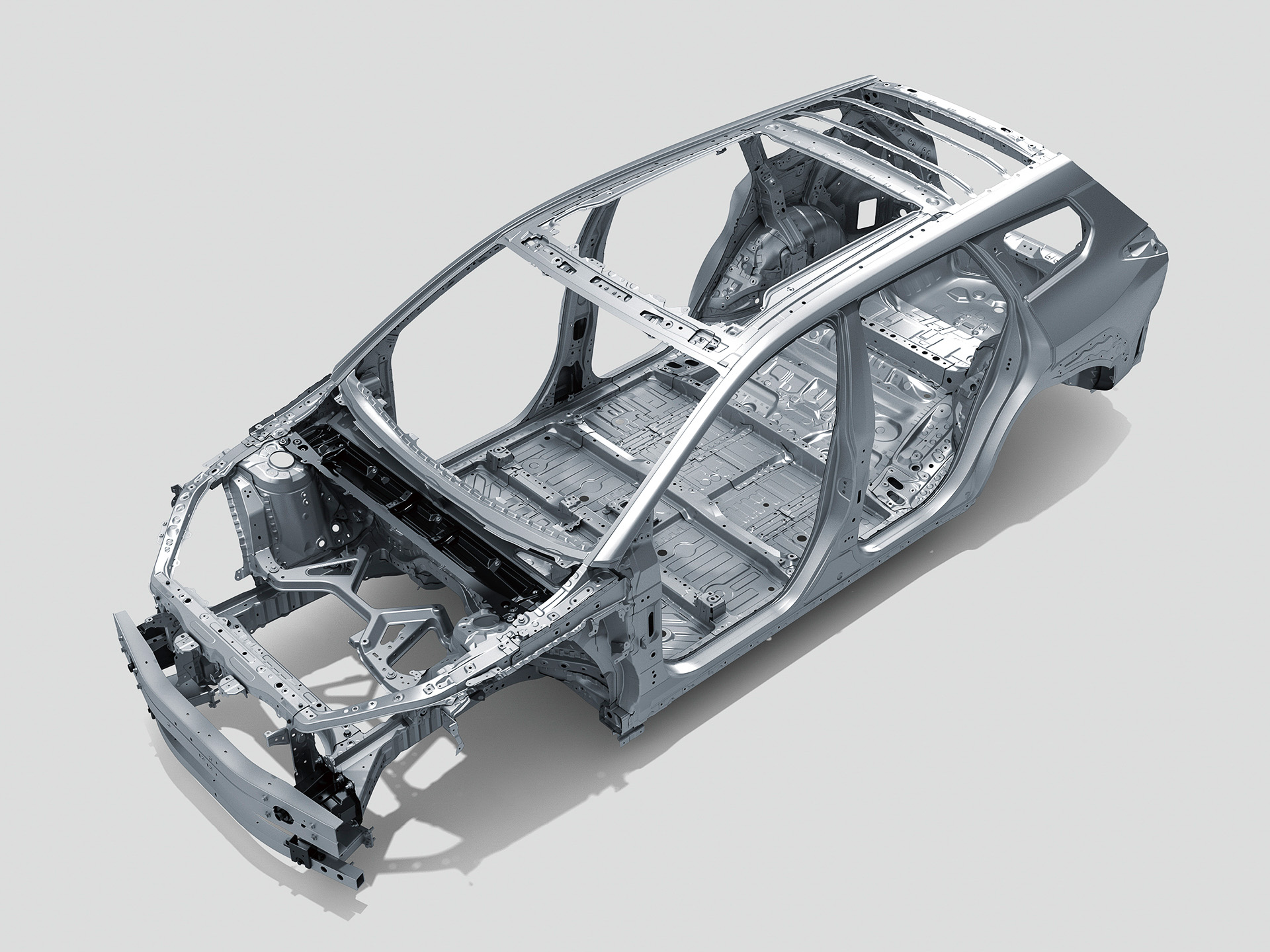 薄型大容量電池パックは車体フレームと一体化してボディ剛性を強化。パッシブセーフティ性能を向上させ、ステアリング操作に対する応答性を高める