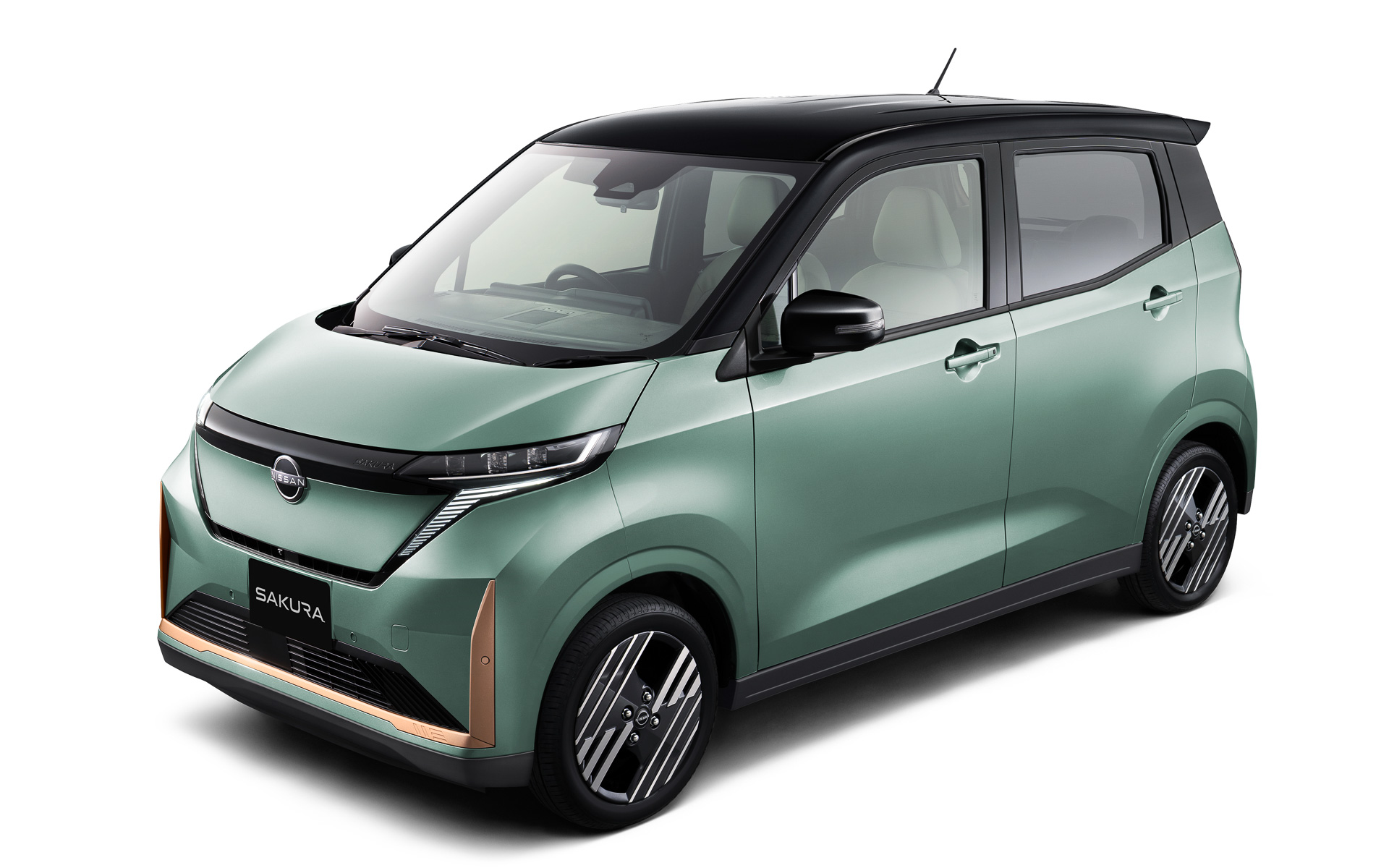 サクラ G。ボディカラーは「セラドングリーン・ブラック」