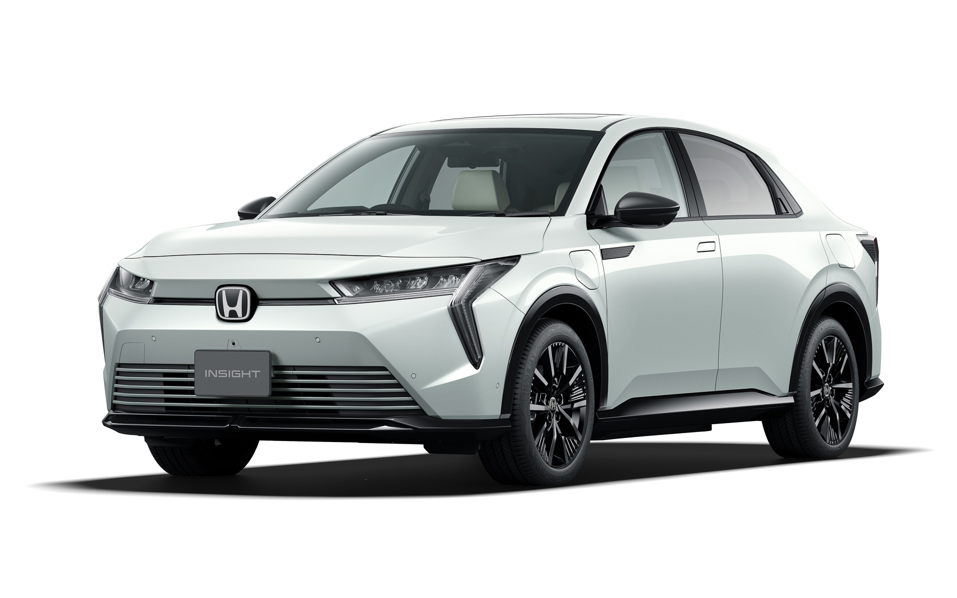 「Honda ON Limited Edition」では「ダイヤモンドクリスタル・パール」か「クリスタルブラック・パール」のボディカラーと専用のホワイト内装を組み合わせる